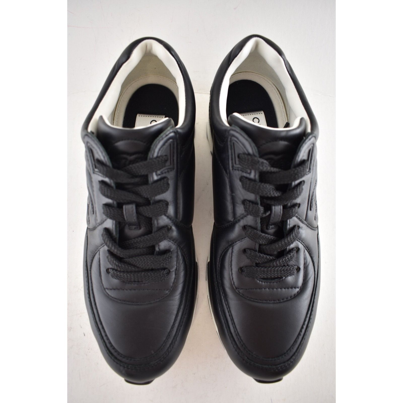 Chanel Chanel Calfskin Leather White CC Logo Flat Runner Sneaker 38 Size US 8 / IT 38 - 8 Thumbnail