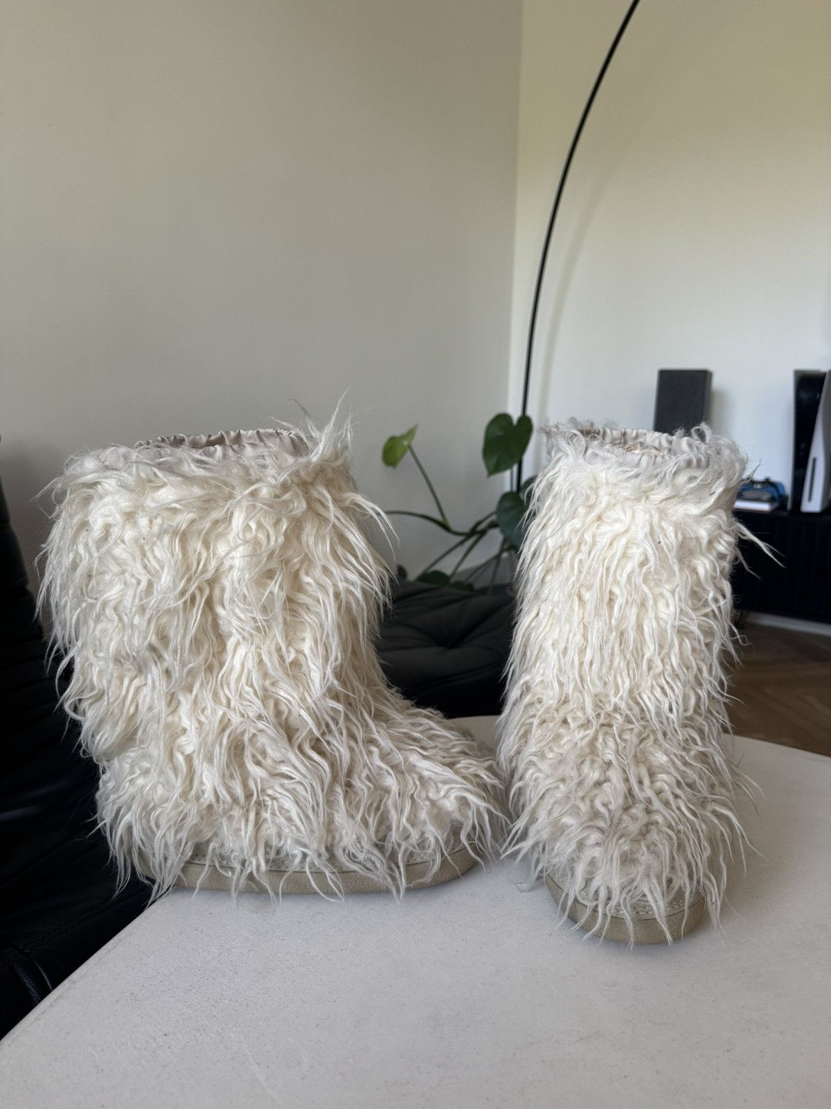 archive fur boots fur snow boots archive Y2K UK6 Miu miu vintage