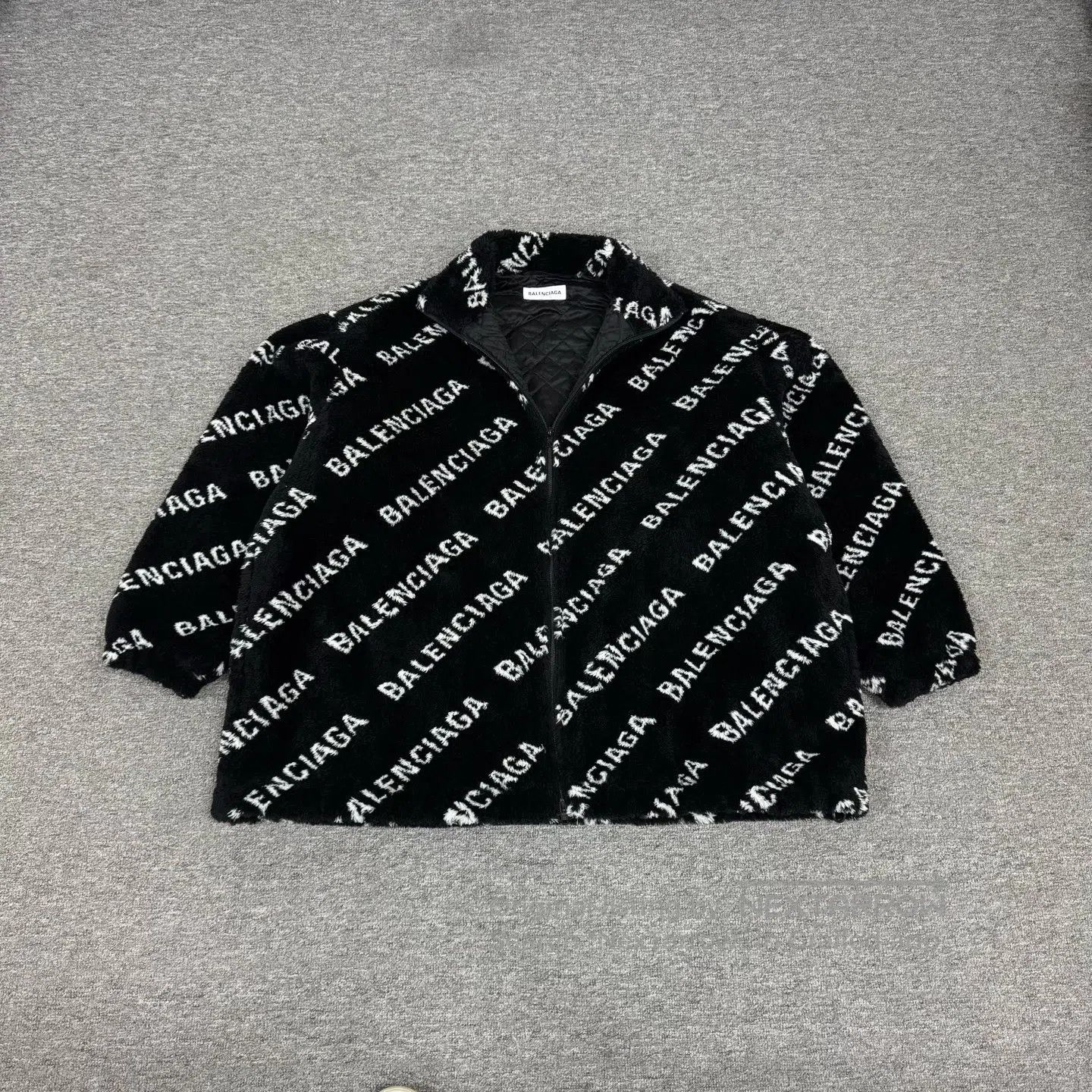 Balenciaga Balenciaga screenbullet comments; coat features a teddy be Size US M / EU 48-50 / 2 - 1 Thumbnail