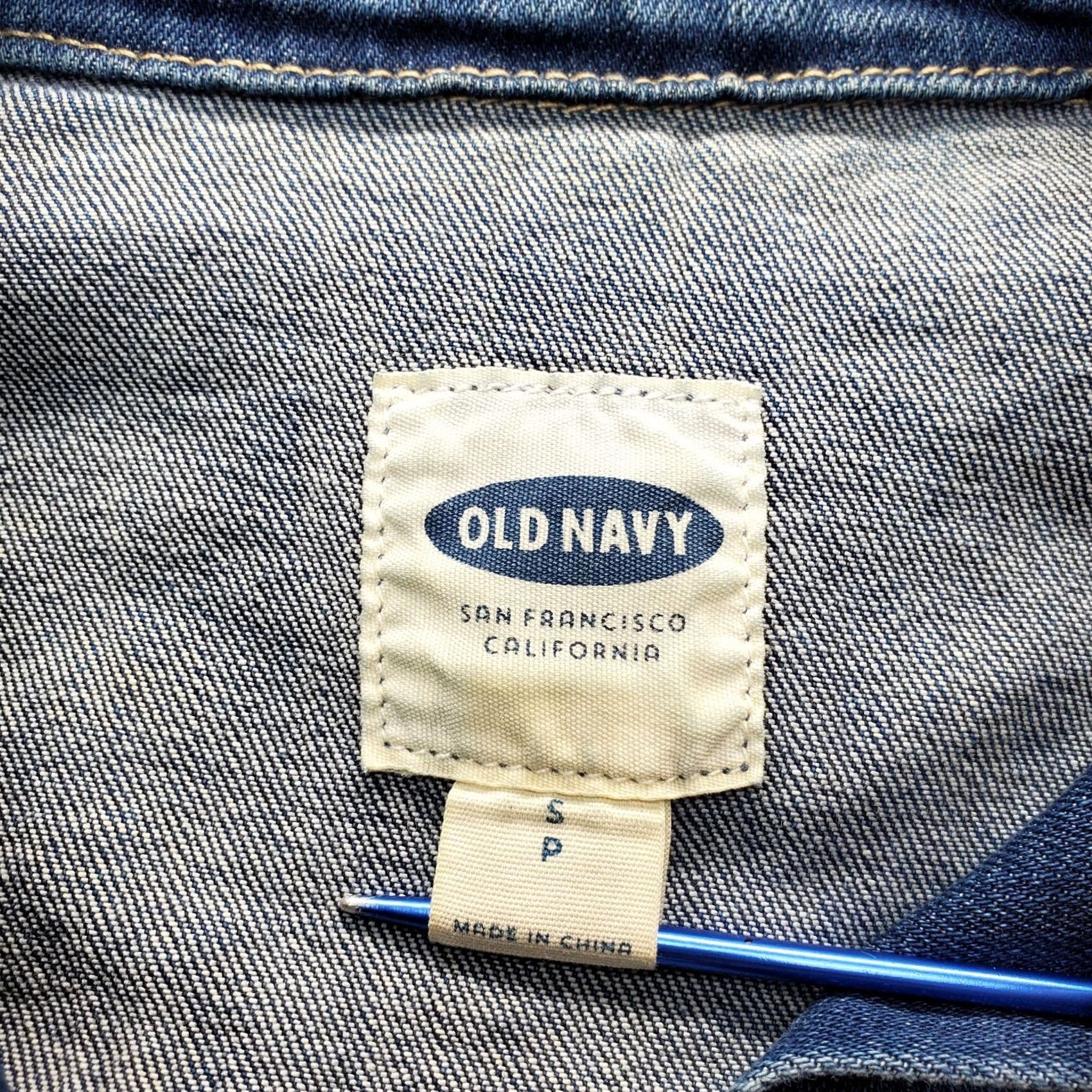 Old Navy Old Navy Trucker Jacket Womens Small Blue Denim Dark Wash Collared Button Front Jacket Womens Size S Blue Denim Regular Size S / US 4 / IT 40 - 7 Thumbnail