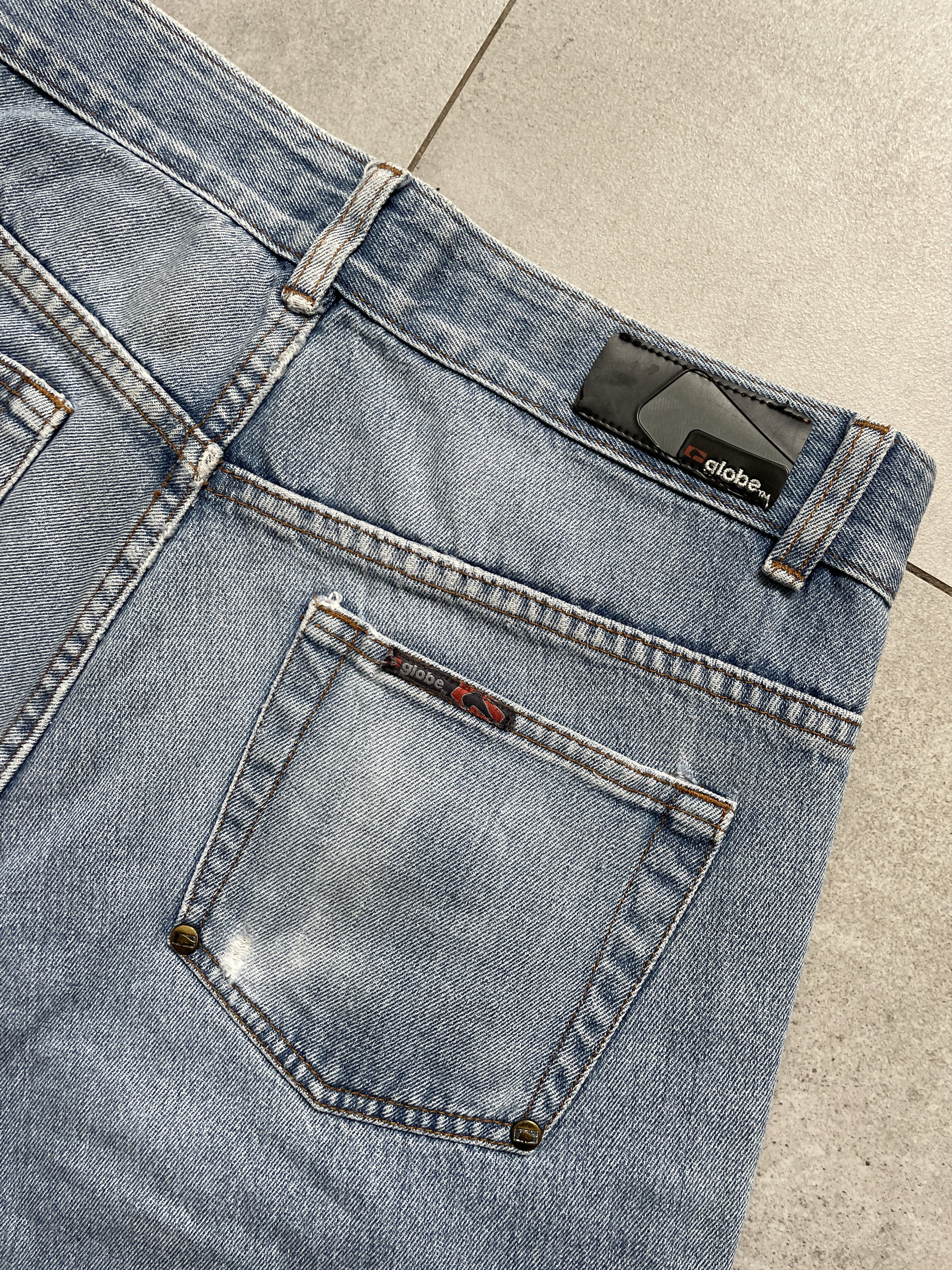 Globe Y2K GLOBE SKATE LIGHT WASHED BAGGY DENIM JORTS SHORTS Size US 30 / EU 46 - 3 Thumbnail