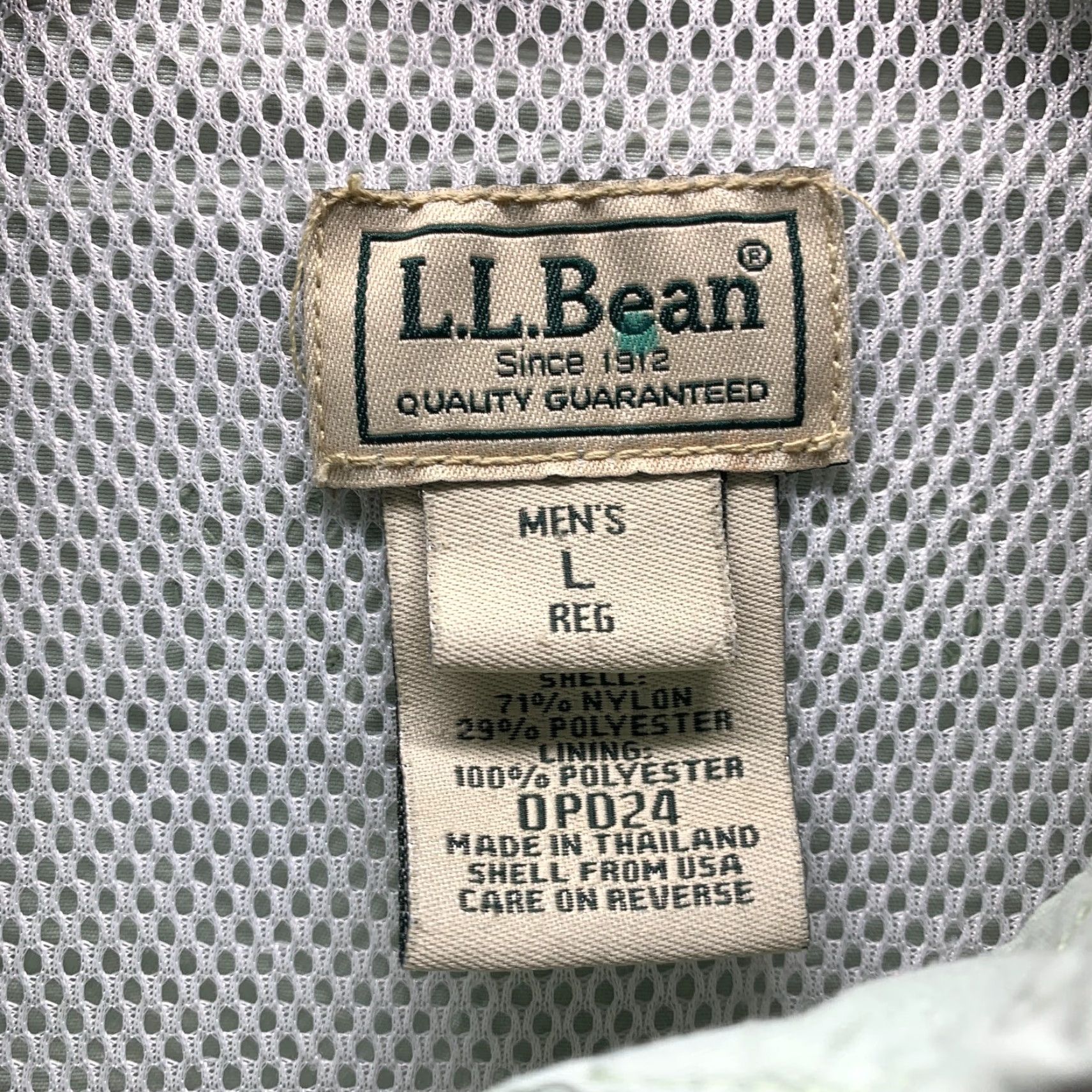 Vintage VINTAGE LL Bean Shirt Mens Adult Large Green Nylon Polyester Vented Button-Up Collared Pocketed Casual Athletic Nylon Polyester Size US L / EU 52-54 / 3 - 7 Thumbnail