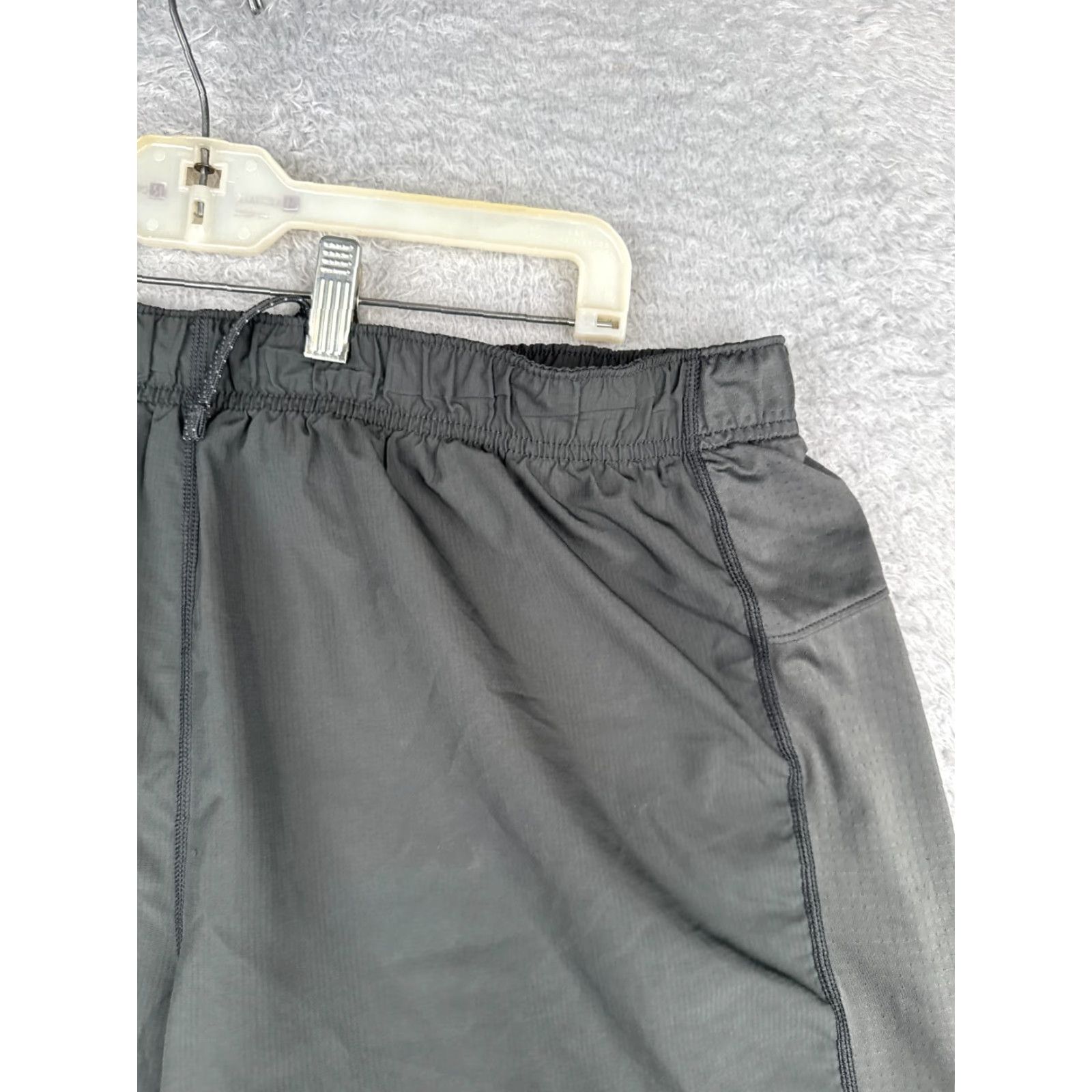 Vintage Columbia Shorts Mens XL Gray 100% Polyester Cargo Pockets Quick Dry Lightweight Inseam 8in Athletic Outdoor Beach Size US 36 / EU 52 - 5 Thumbnail