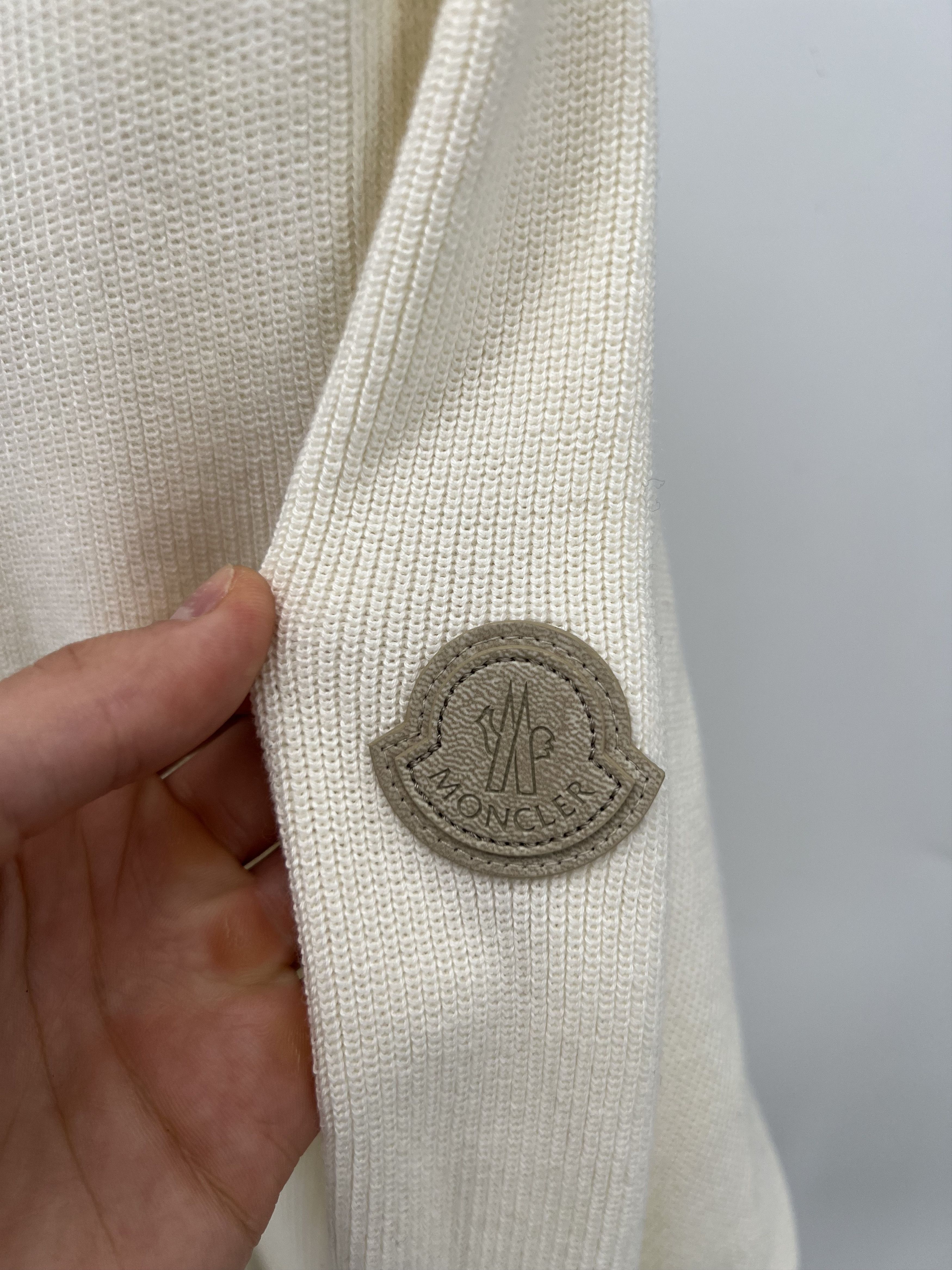 Moncler Moncler Cahmere TurtleNeck Sweater Size L Size US L / EU 52-54 / 3 - 4 Thumbnail