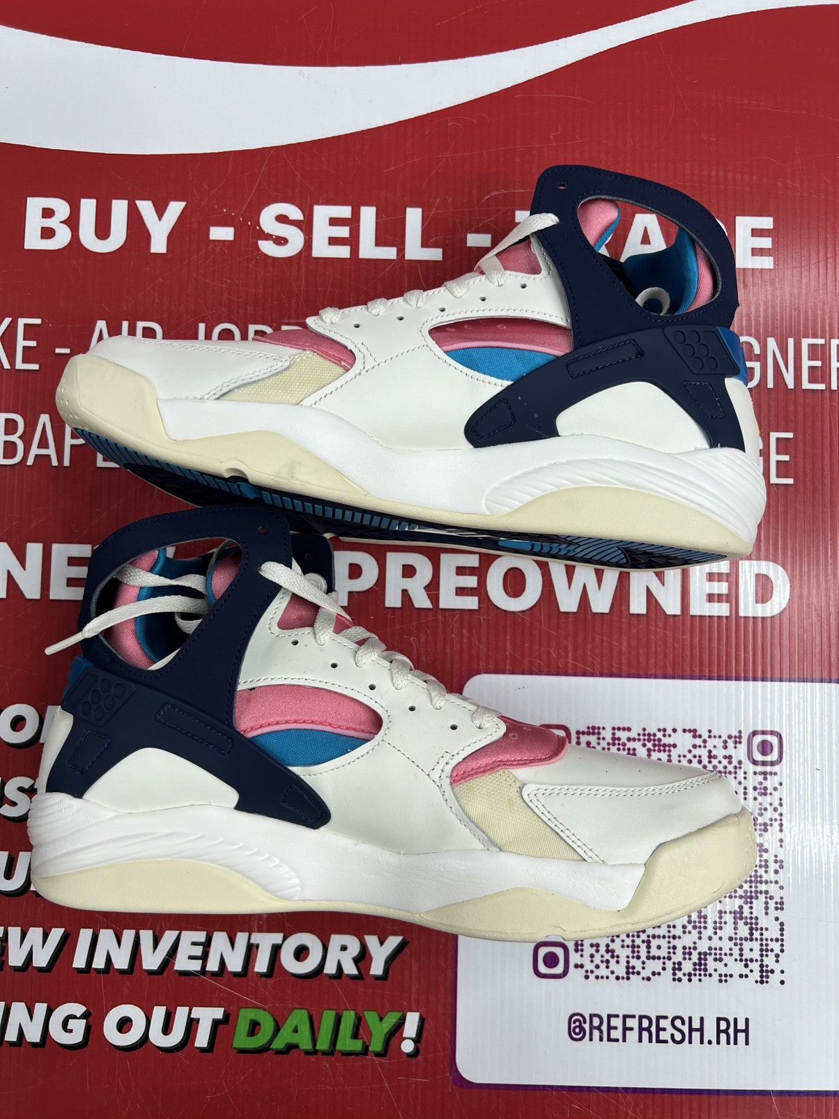 Nike Nike Air Flight Huaraches Size 11.5 Size US 11.5 / EU 44-45 - 2 Thumbnail