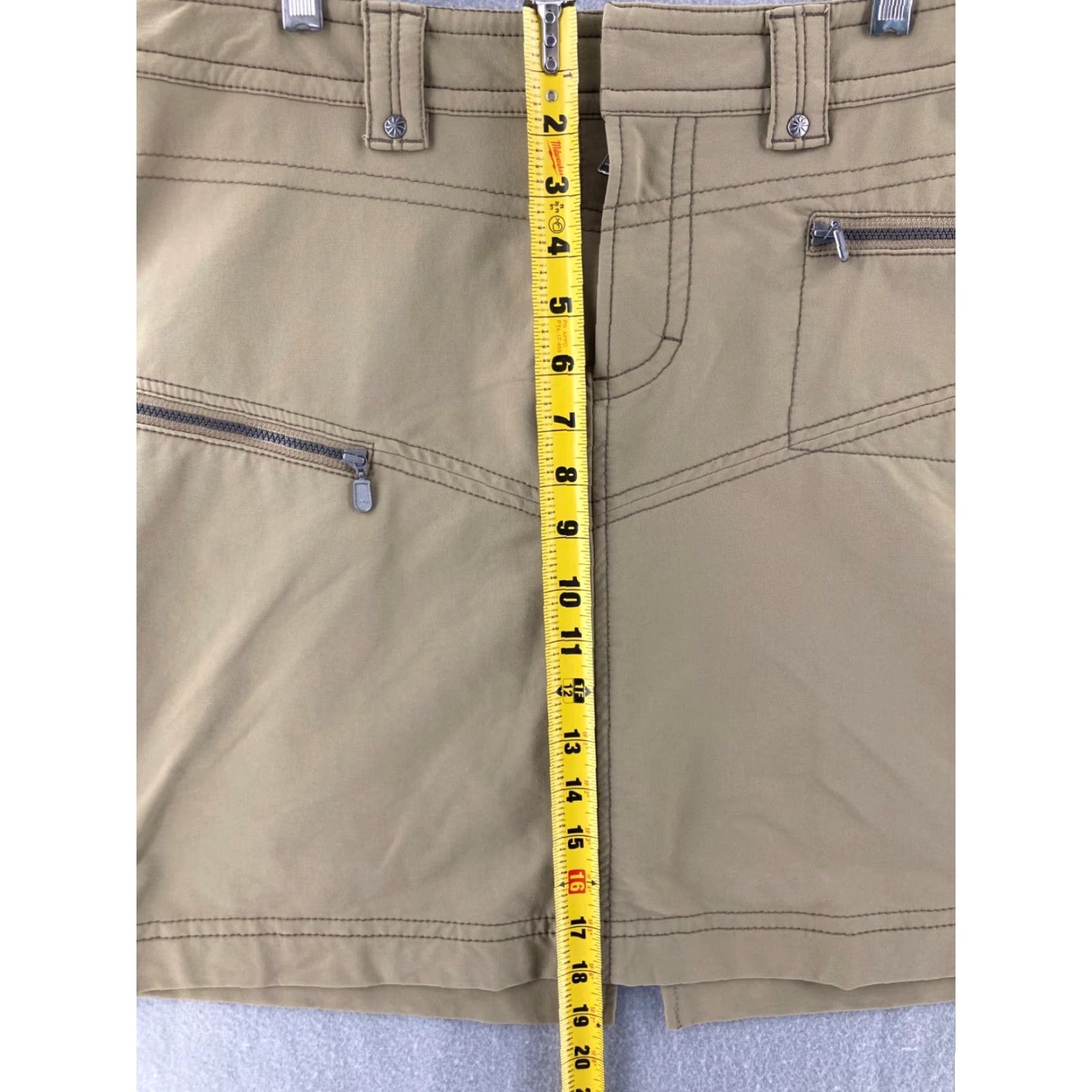 Athleta Athleta Skirt Womens 10 Khaki Nylon Cargo Pocket Front Zip Knee Length Beig e Casual Mens? Size 32" / US 10 / IT 46 - 4 Thumbnail