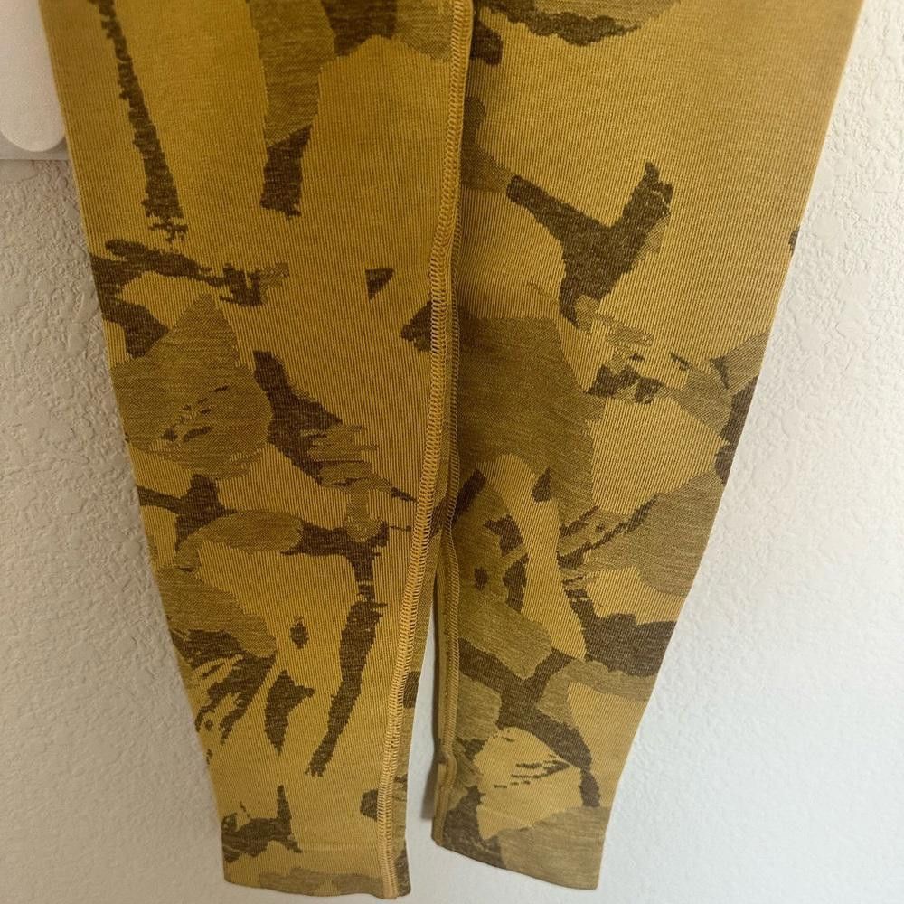 Gymshark Gymshark Adapt Camo Seamless Legging Savanna Yellow Small Size 28" / US 6 / IT 42 - 9 Thumbnail