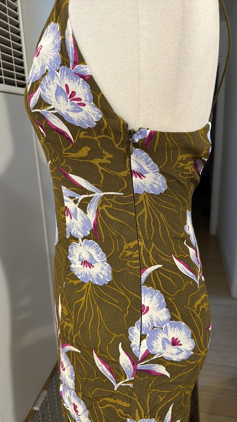 Urban Outfitters Silence + Noise Gemini Khaki Crepe Midi Dress size 2 Size XS / US 0-2 / IT 36-38 - 5 Thumbnail
