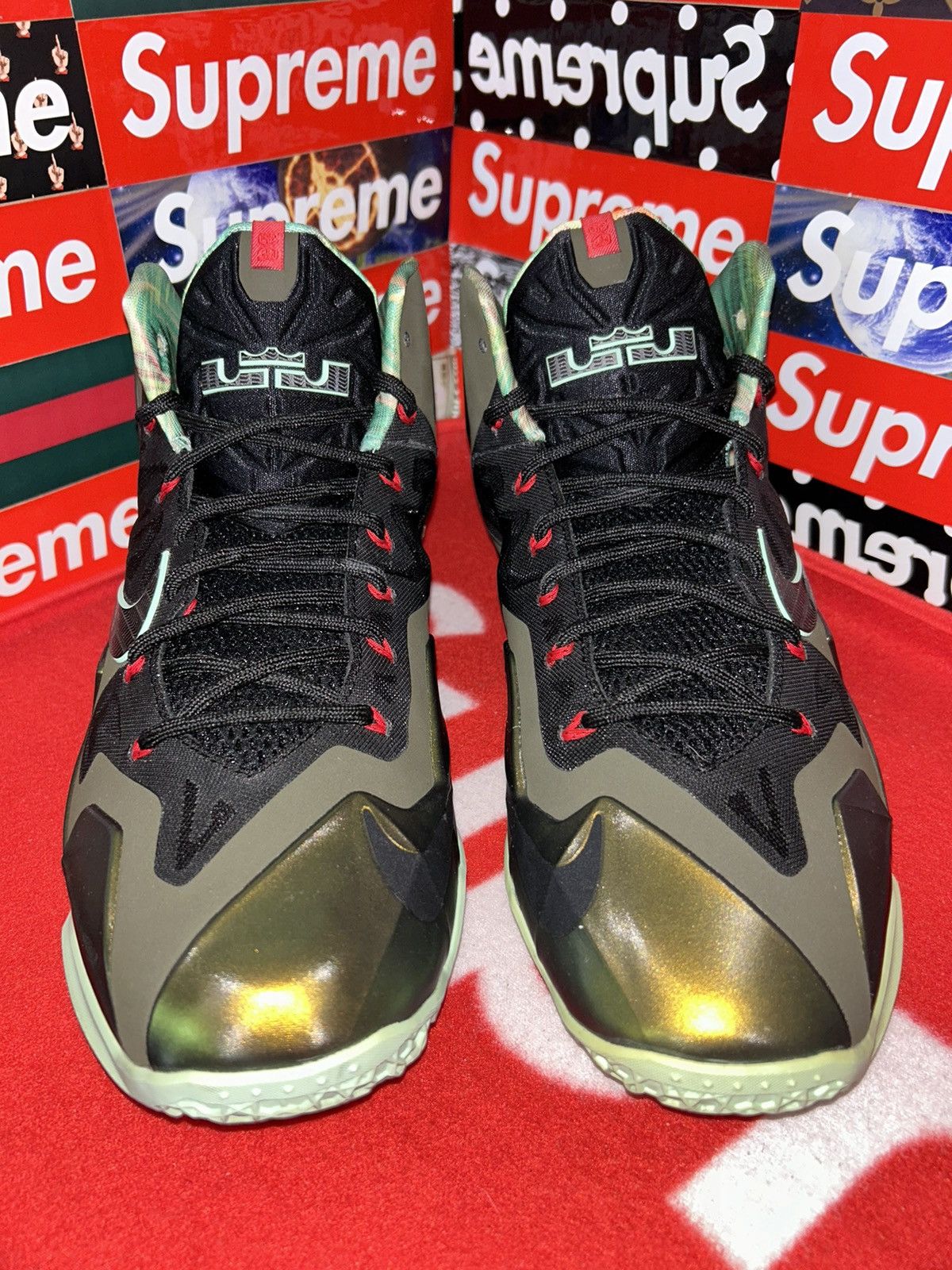 Nike Nike LeBron 11 King's Pride 616175-700 size 13 with box Size US 13 / EU 46 - 2 Thumbnail