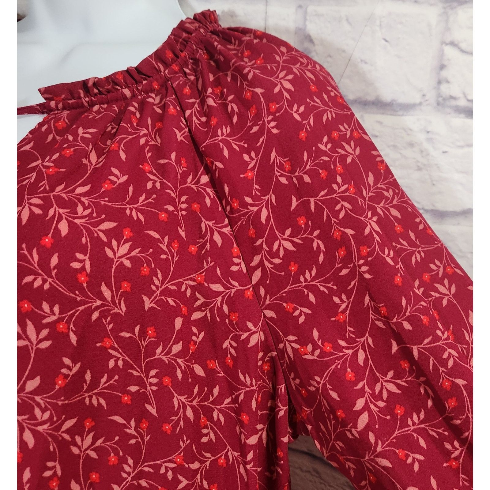 Other Old Navy Burgundy Floral Print Ruffled Hem Top L Lightweight Size L / US 10 / IT 46 - 3 Thumbnail
