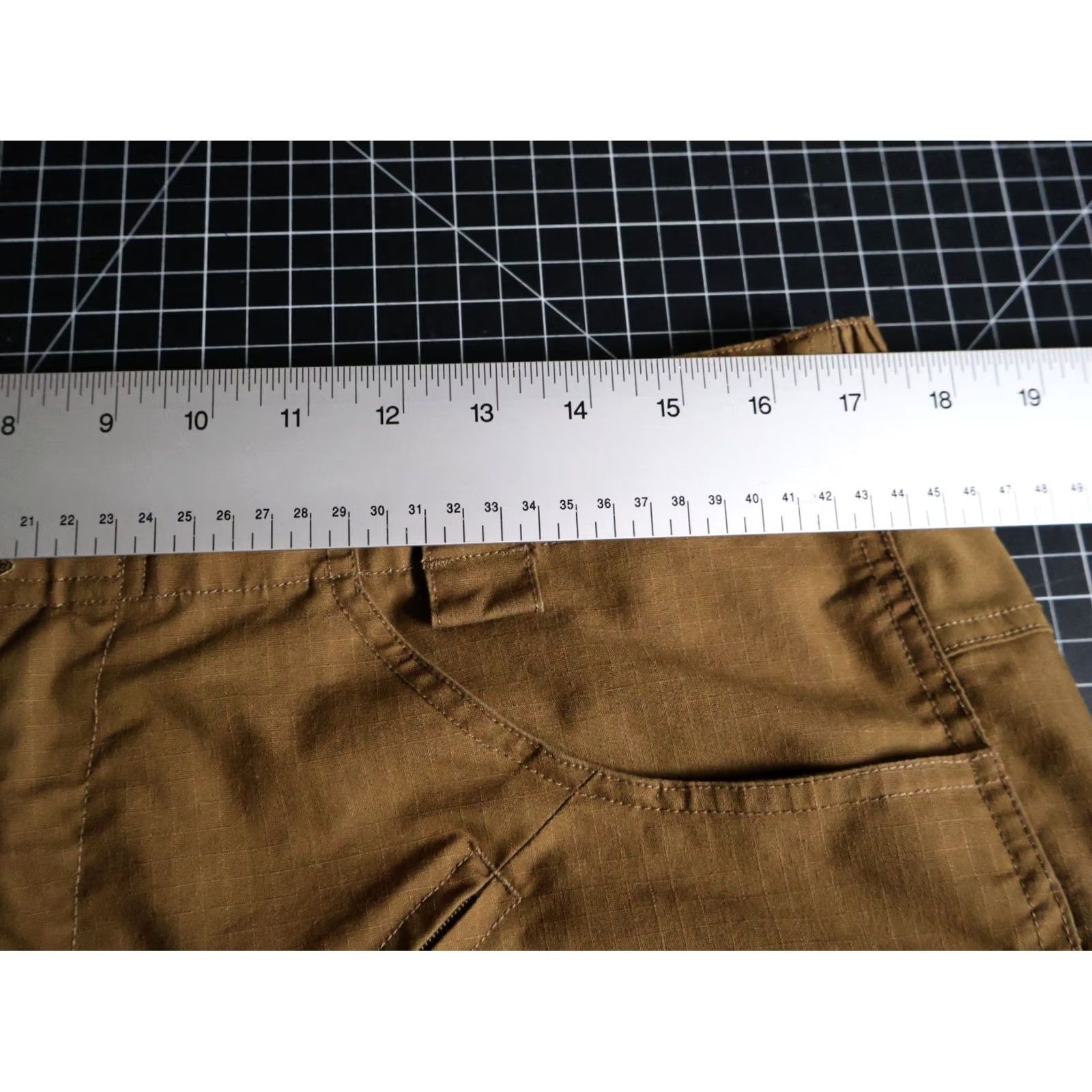 Vintage TacHuntFish Cargo Shorts Men's 36 x 8 Brown Tactical Outdoor Ripstop Bodpocket Zip Fly Rare Vintage? Size US 36 / EU 52 - 5 Thumbnail