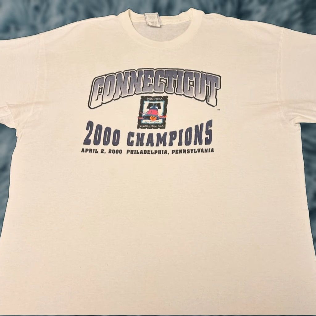 Champion VINTAGE 90s NCAA Womens Final Four Connecticut Champions 2000 VTG Shirt Mens XXL Champion White Short Sleeve T-Shirt Size XXL / US 16-18 / IT 52-54 - 1 Thumbnail