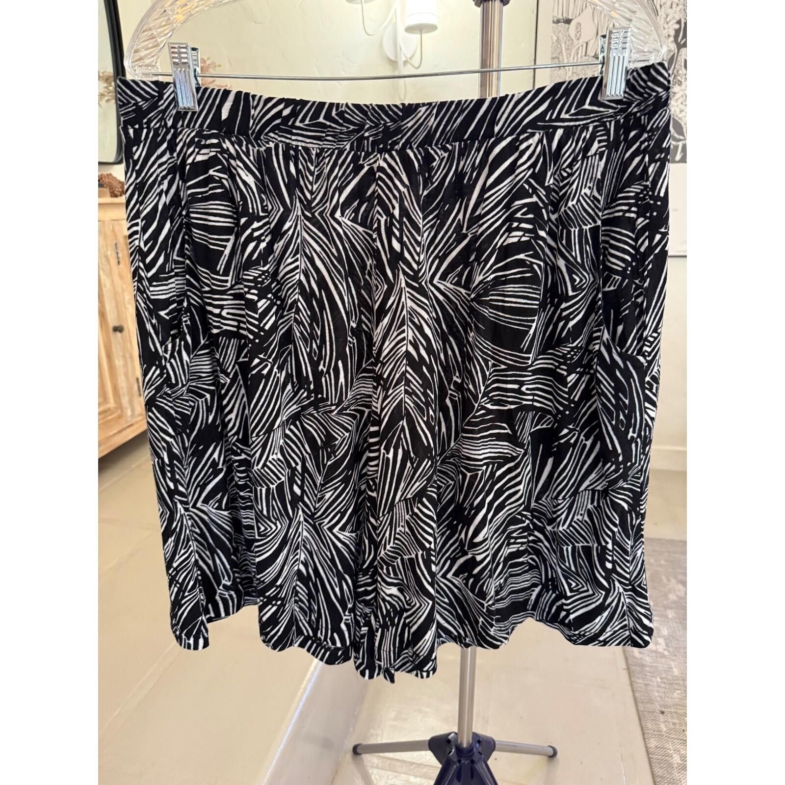 The Unbranded Brand Tropical Palm Leaf Shorts Culottes Pockets Elastic Waist XL Size 32" / US 10 / IT 46 - 7 Thumbnail