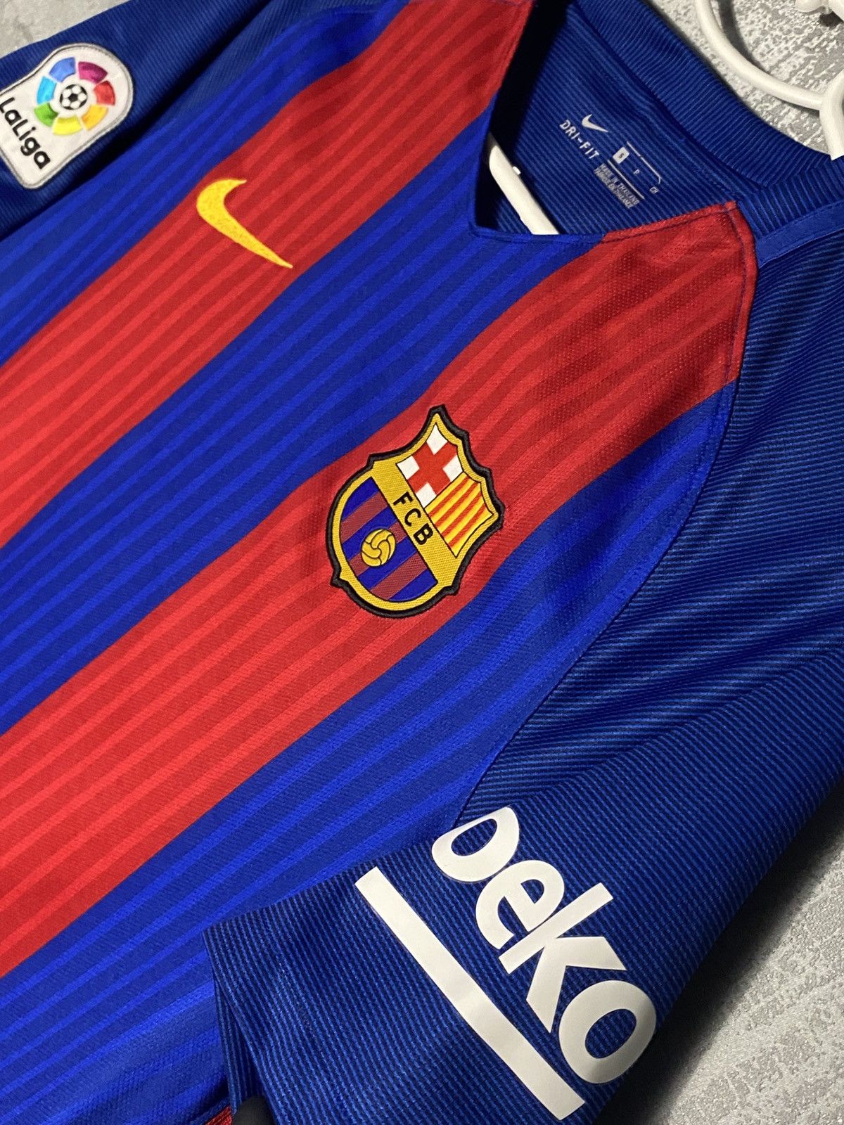 Nike Barcelona Nike Home Soccer Jersey 2017 Football Shirt Sz S Size US S / EU 44-46 / 1 - 5 Thumbnail