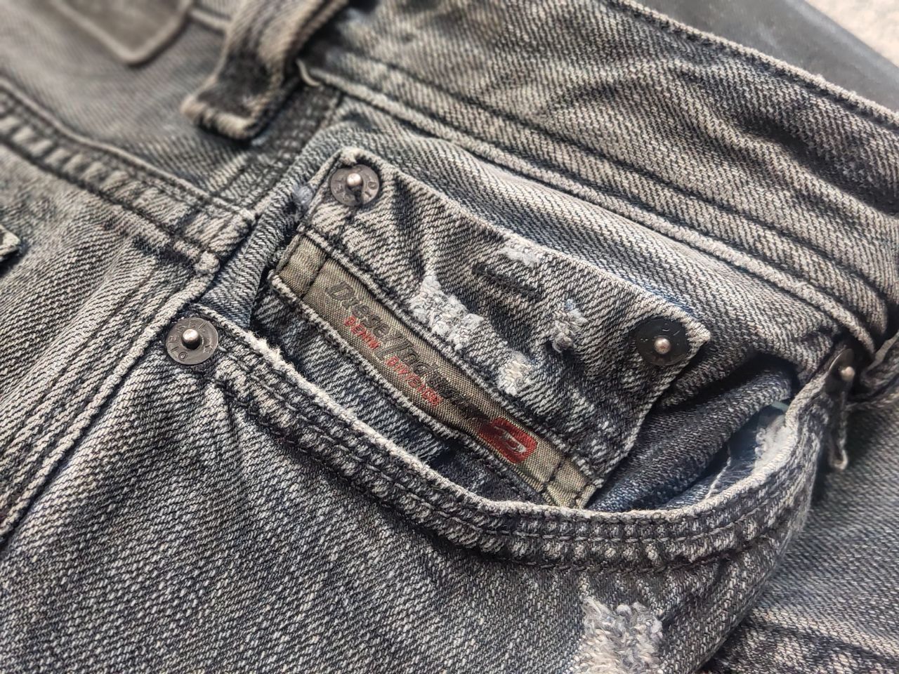 Diesel Diesel Thanaz Vintage Waxed Distressed Denim Jeans l.g.b. Size US 30 / EU 46 - 17 Thumbnail