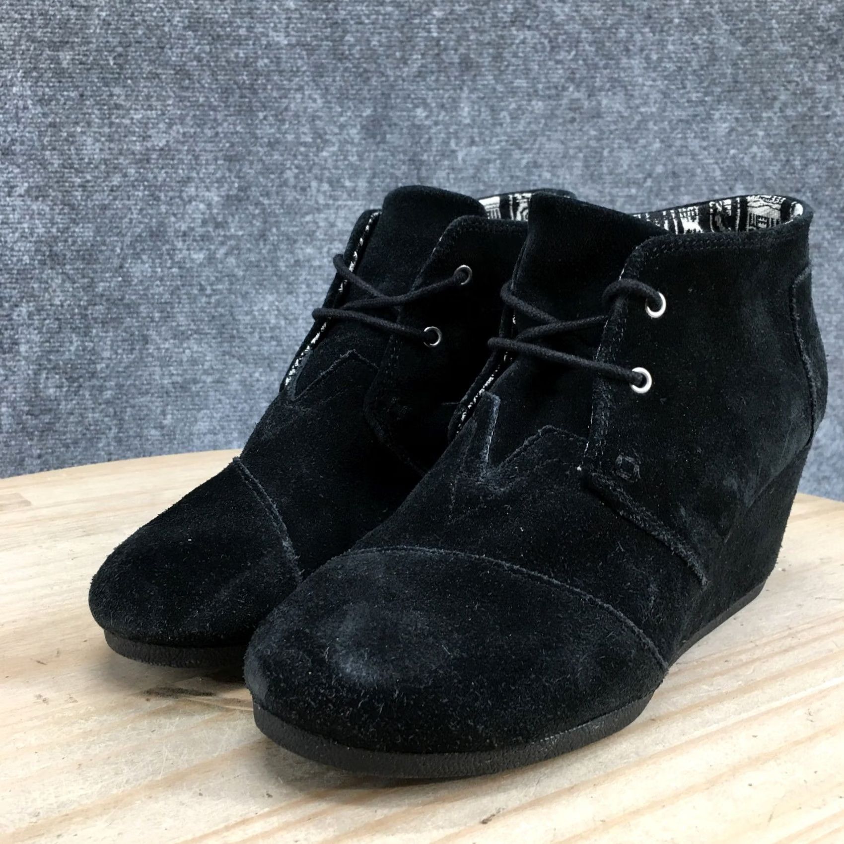 Toms TOMS Boots Womens 7.5 Desert Wedge Ankle Bootie Black Suede Lace Up Bootie Size US 8 / IT 38 - 6 Thumbnail