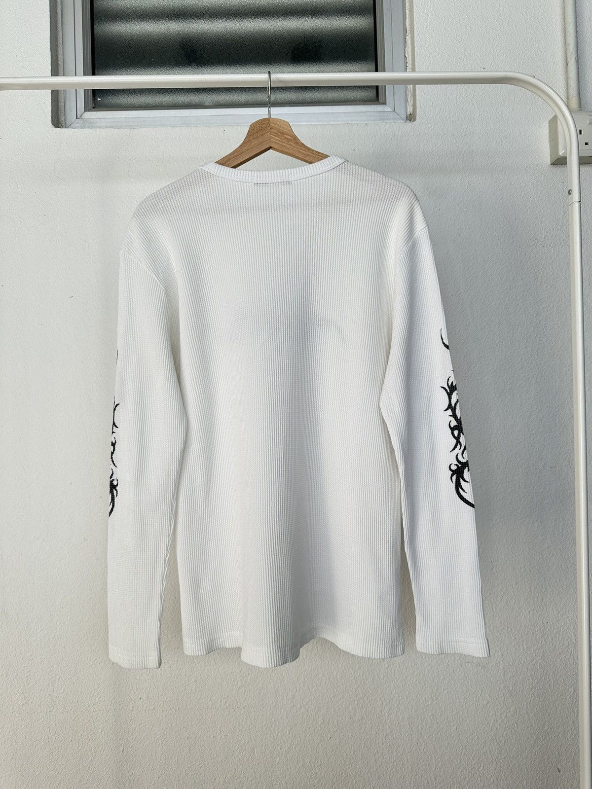 Beauty Beast Late 90's Dangerous Willie tribal thermal long sleeve Size US M / EU 48-50 / 2 - 7 Thumbnail