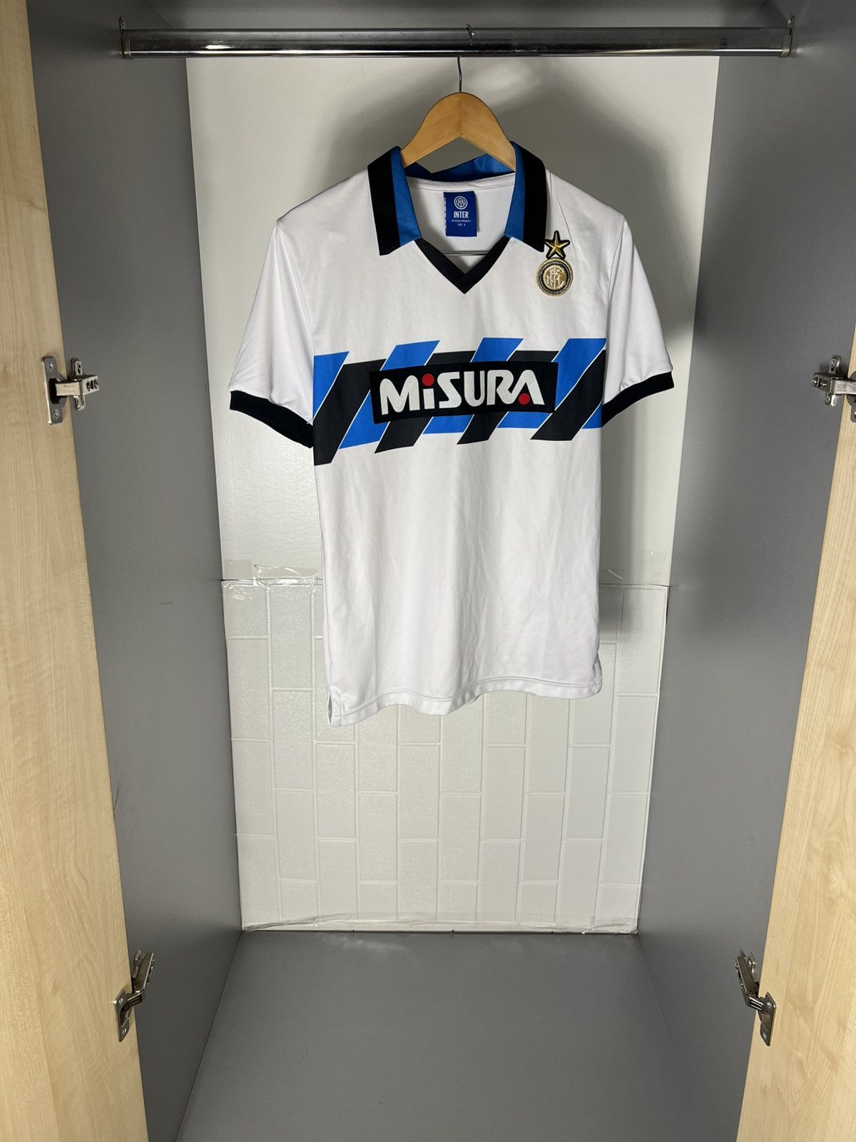 Vintage VERY RARE INTER MILAN ITALY SOCCER JERSEY RETRO BLOKE 90s Size US S / EU 44-46 / 1 - 2 Thumbnail