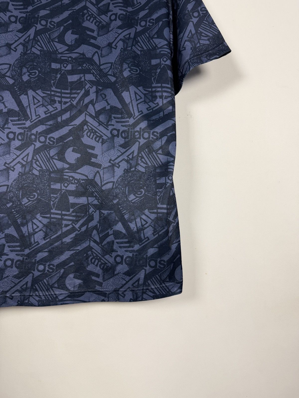 Adidas Adidas Vintage 90s Big Logo Jersey Soccer Tee Made in U.K. Size US L / EU 52-54 / 3 - 13 Thumbnail