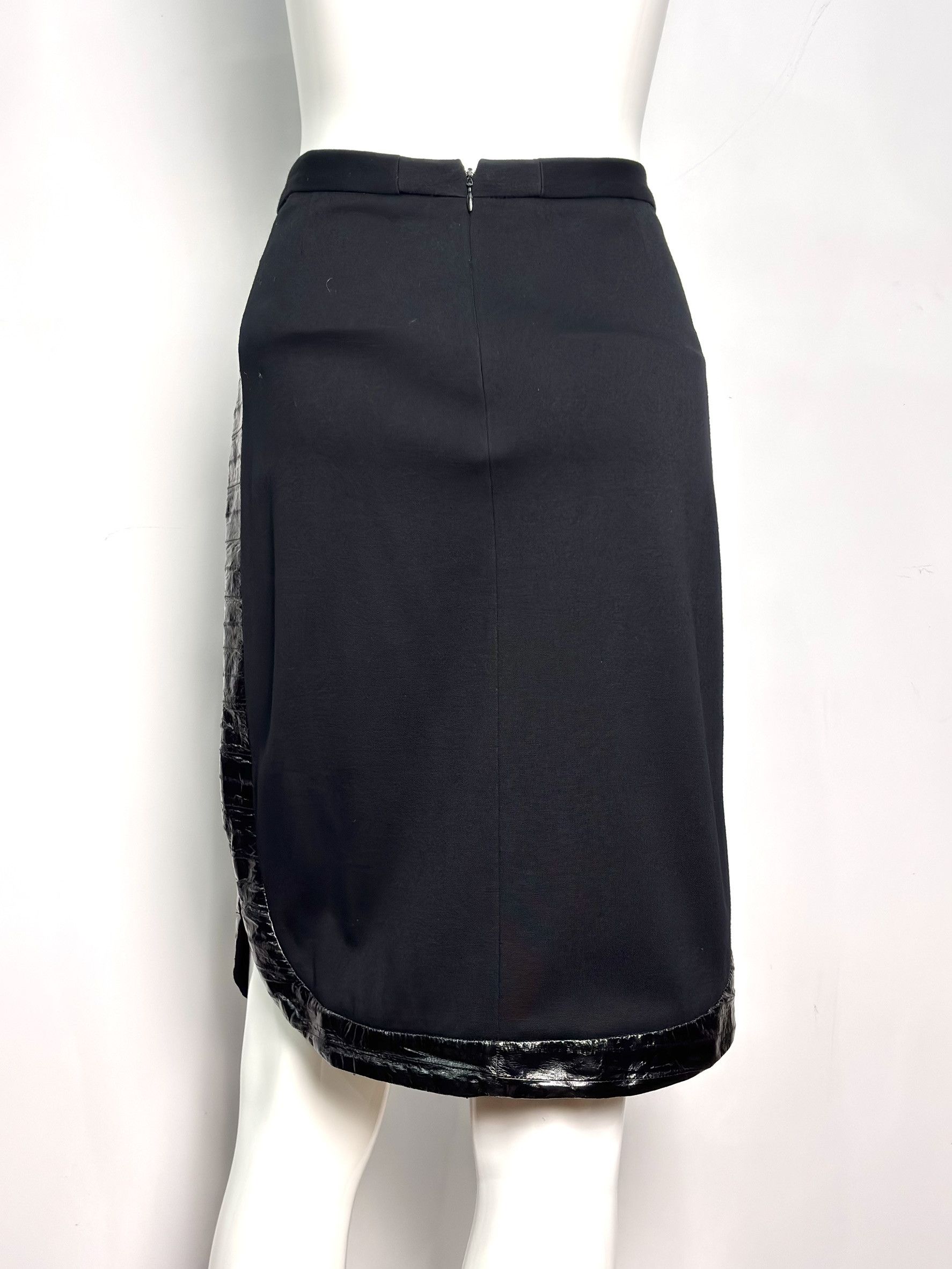 Givenchy Givenchy black skirt with eel skin trim Size 27" / US 4 / IT 40 - 4 Thumbnail
