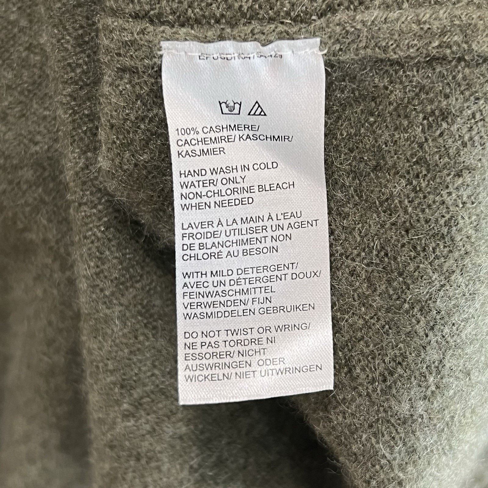 Saks Fifth Avenue SAKS FIFTH AVENUE (S) 100% Cashmere Turtleneck Split Hem Size S / US 4 / IT 40 - 6 Thumbnail