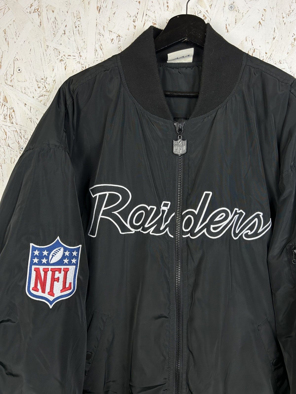 NFL NFL Raiders Oakland Los Angeles Black Bomber Jacket XL Size US XL / EU 56 / 4 - 2 Thumbnail