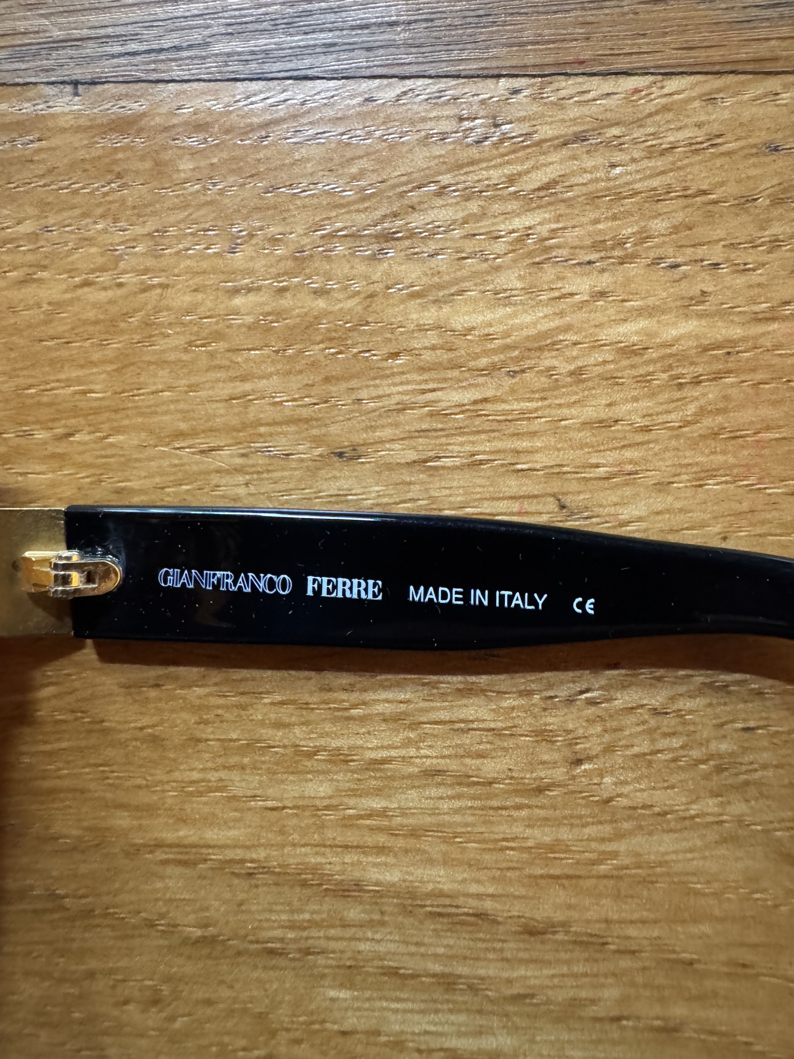 Gianfranco Ferre Gianfranco Ferre 90's Gold & Black Oval Sunglasses Size ONE SIZE - 4 Thumbnail