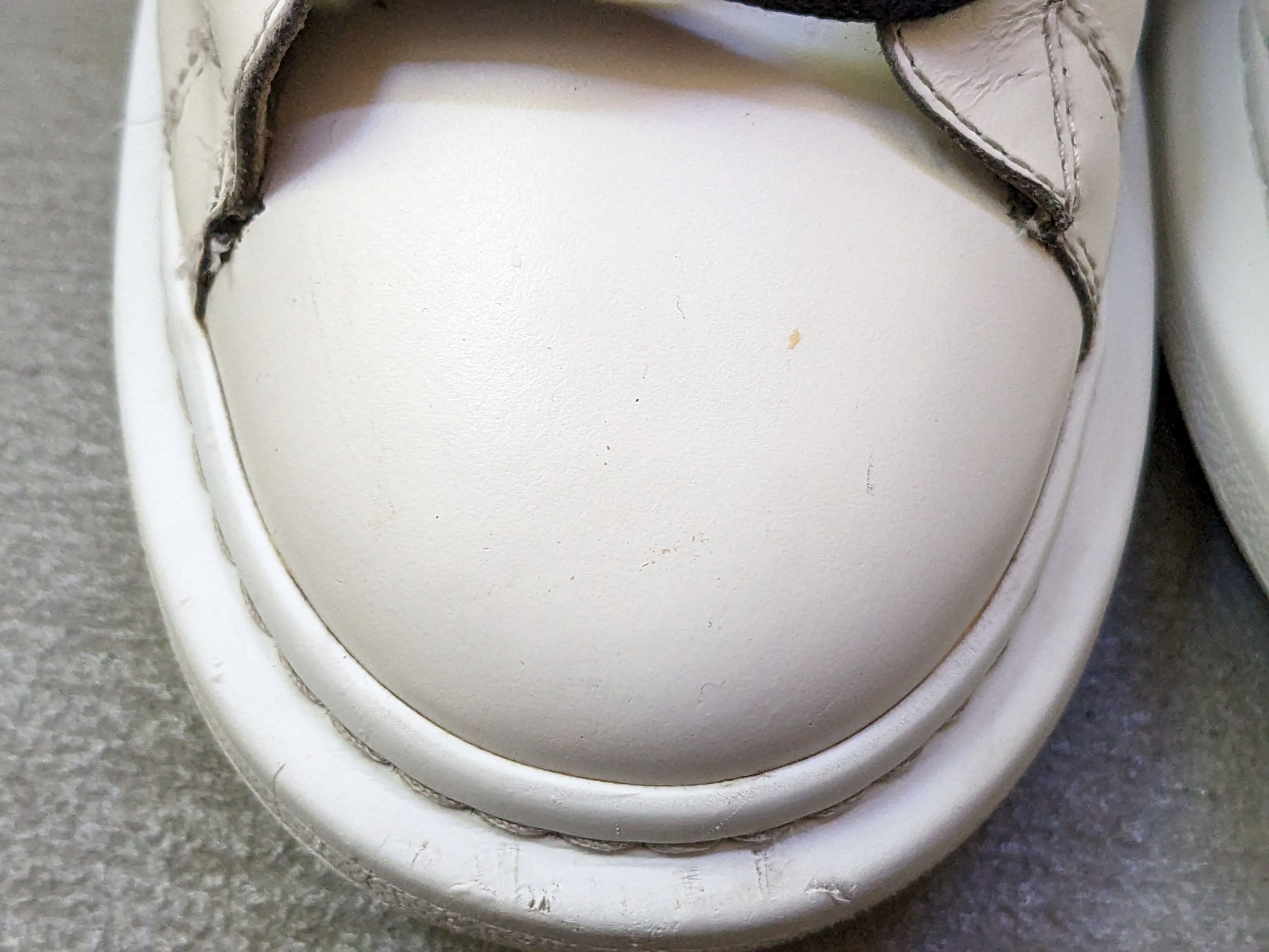 Alexander McQueen Alexander McQueen Larry Oversized Sneakers 9 42 White Gold Size US 9 / EU 42 - 4 Thumbnail