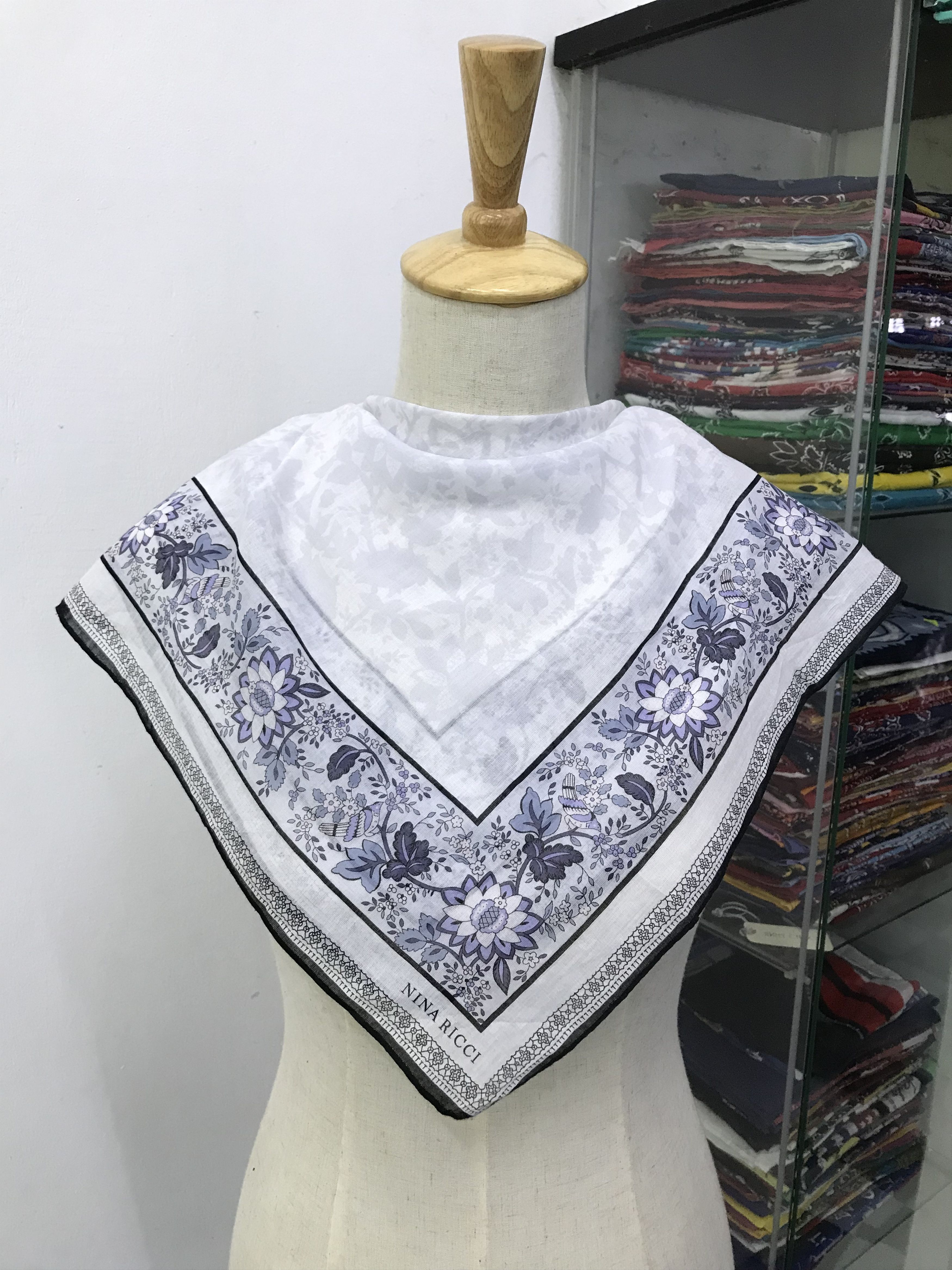Nina Ricci × Vintage Nina Ricci Bandana / Handkerchief / Neckerchief - S2689 Size ONE SIZE - 3 Thumbnail