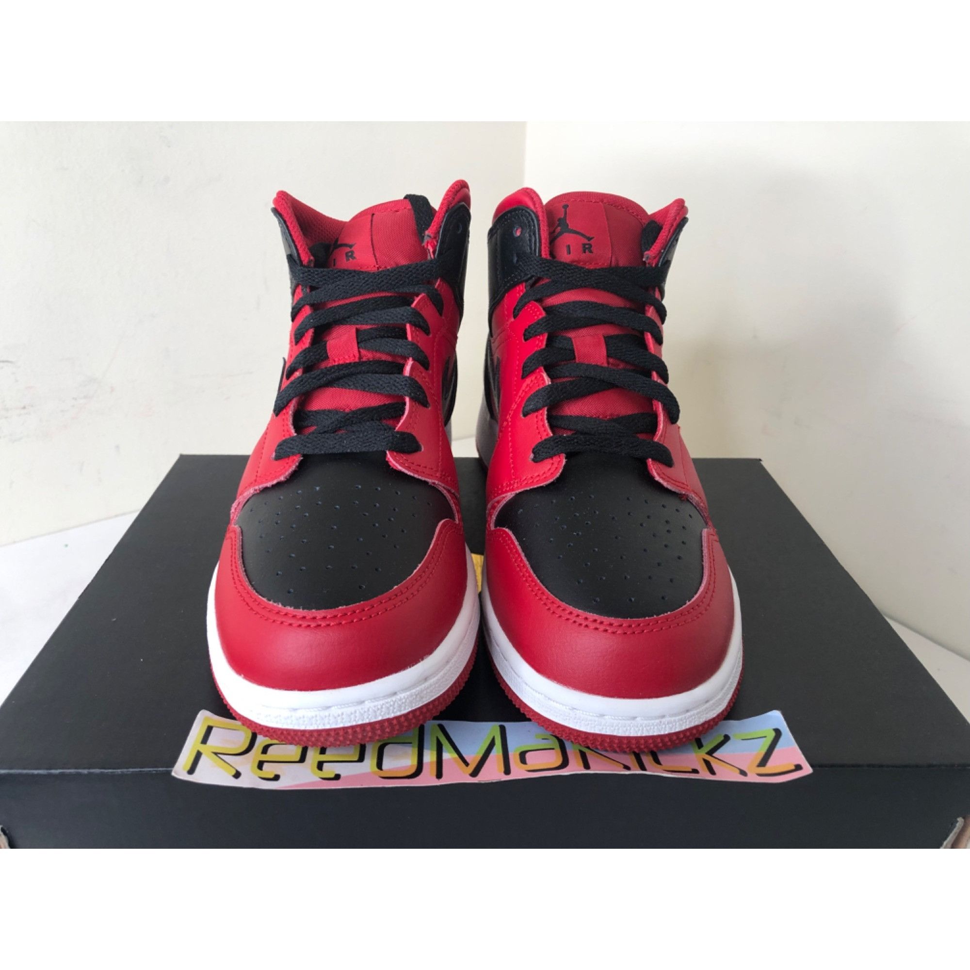 Jordan Brand Jordan 1 Mid Gym Red Black GS 6y Size US 6 / EU 39 - 2 Thumbnail