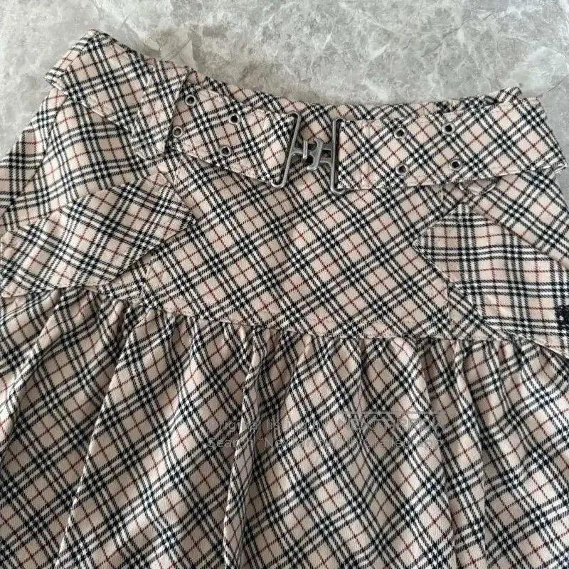 Burberry Burberry Women’s Khaki Cotton Mini Skirt. Size 23" - 4 Thumbnail
