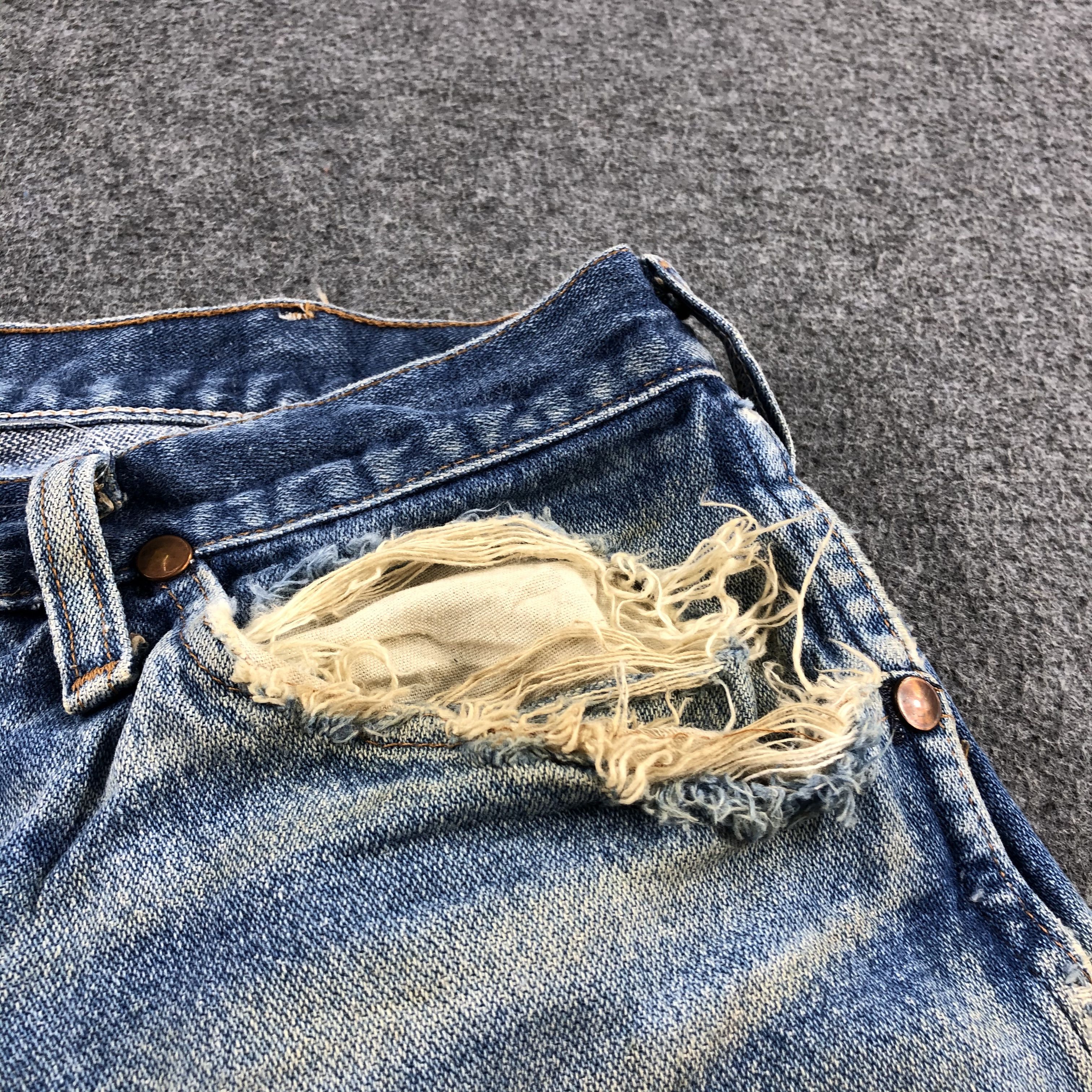 Vintage Vintage Blue Wash Wrangler Jeans-J2458 Size US 31 - 9 Thumbnail