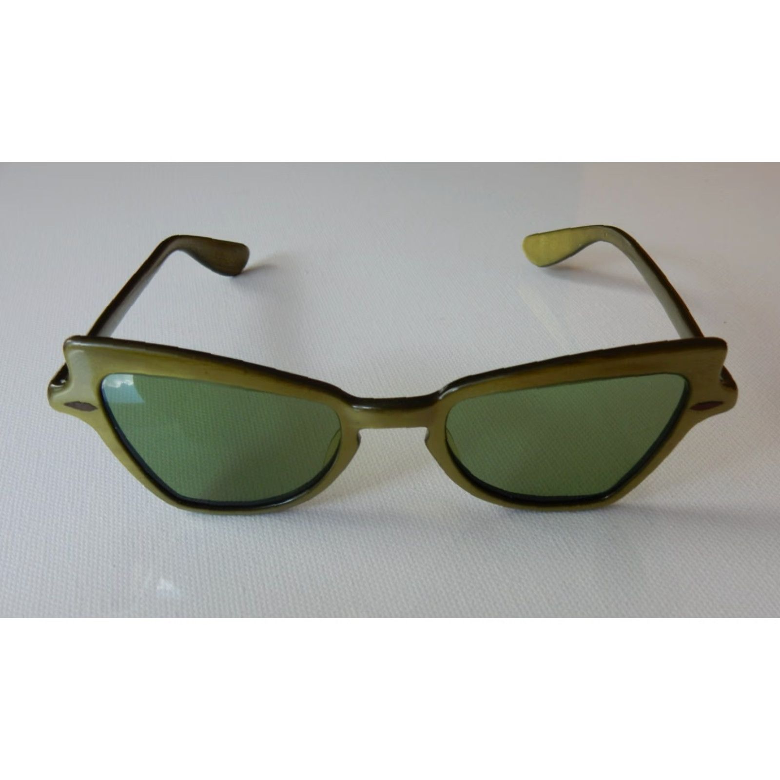 Vintage VINTAGE Ray-Ban Sunglasses Cat Eye Polarized Green Frame Women Adult - Size Unknown - Bausch & Lomb Era Size ONE SIZE - 2 Thumbnail