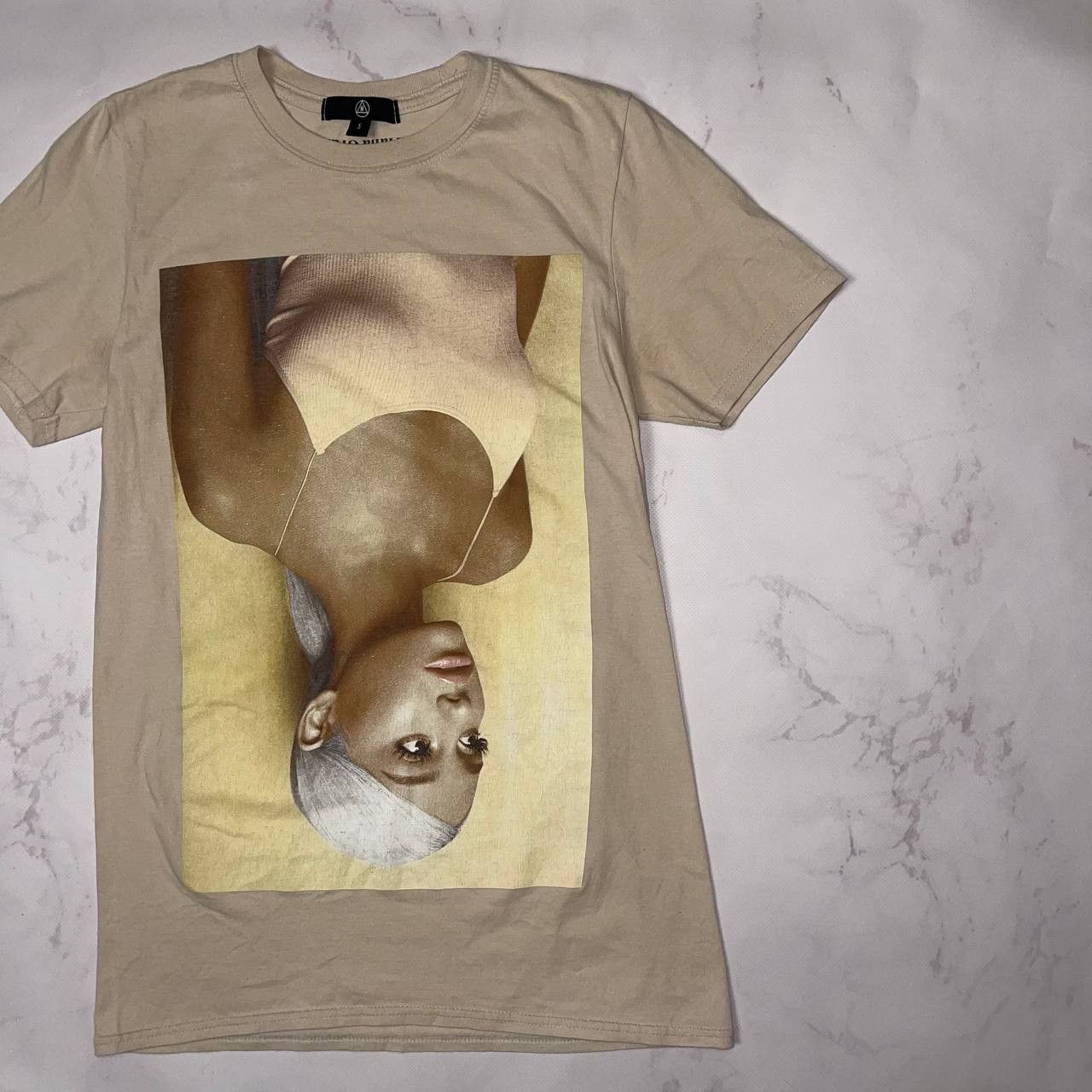 Vintage Ariana Grande Graphic Beige T Shirt Womens Size Small GUC Size S / US 4 / IT 40 - 5 Thumbnail