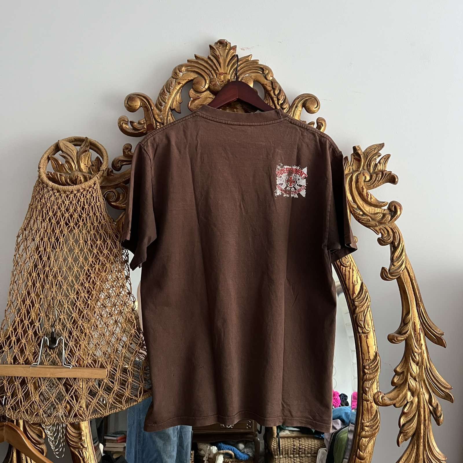Vintage Vintage 90s Independent Santa Cruz Skateboards Tshirt Size US M / EU 48-50 / 2 - 4 Thumbnail