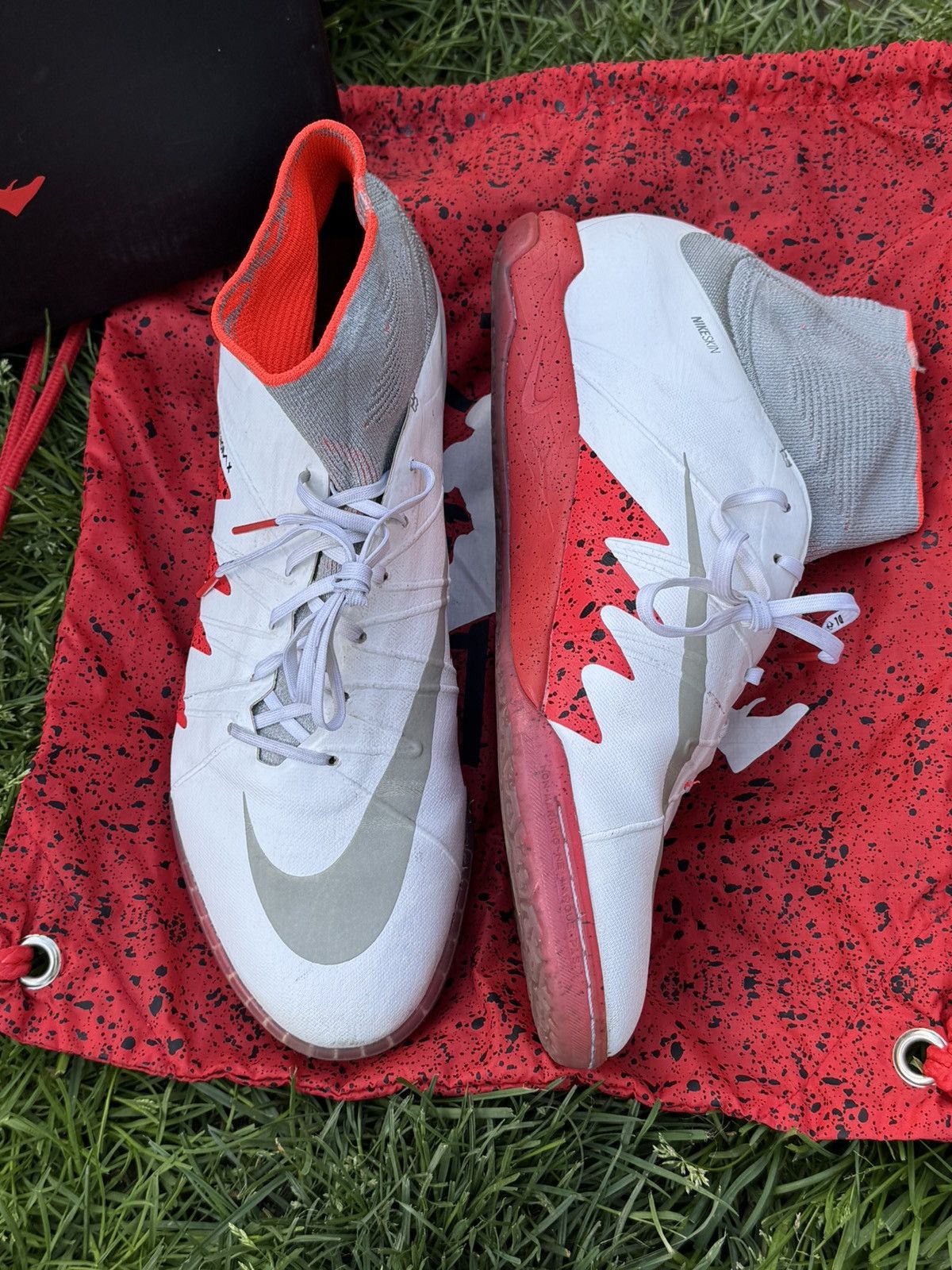 Jordan Brand × Nike Nike x Jordan HypvervenomX Proximo IC Size US 11.5 / EU 44-45 - 2 Thumbnail