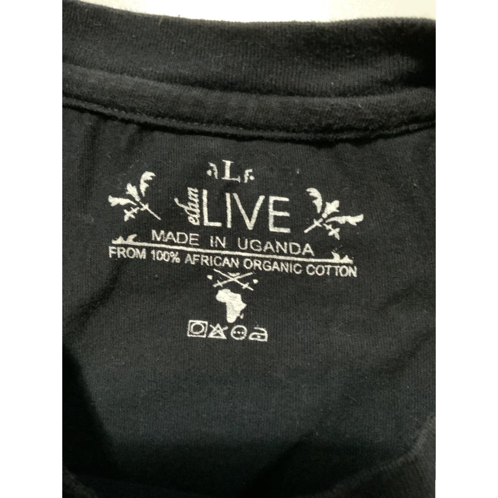 Olive VINTAGE U2 Innocence Experience Tour 2015 Concert Official Merch Band Graphic T-Shirt LG Black Mens Large Shirt Size US L / EU 52-54 / 3 - 5 Thumbnail