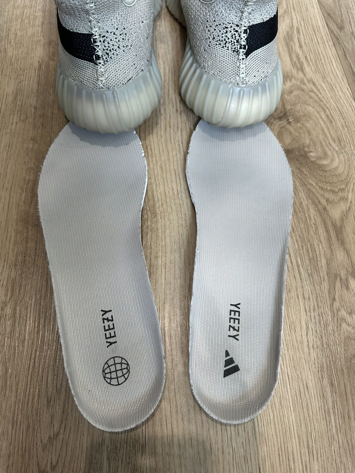 Adidas × Yeezy Yeezys Size US 10 / EU 43 - 5 Thumbnail