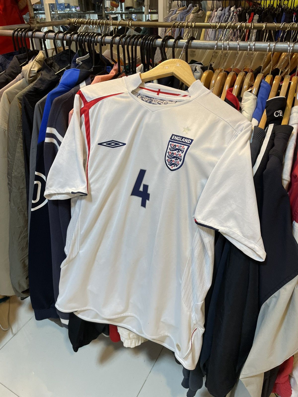 Umbro Vintage 2005 England Home Kit GERRARD4 Size US L / EU 52-54 / 3 - 2 Thumbnail
