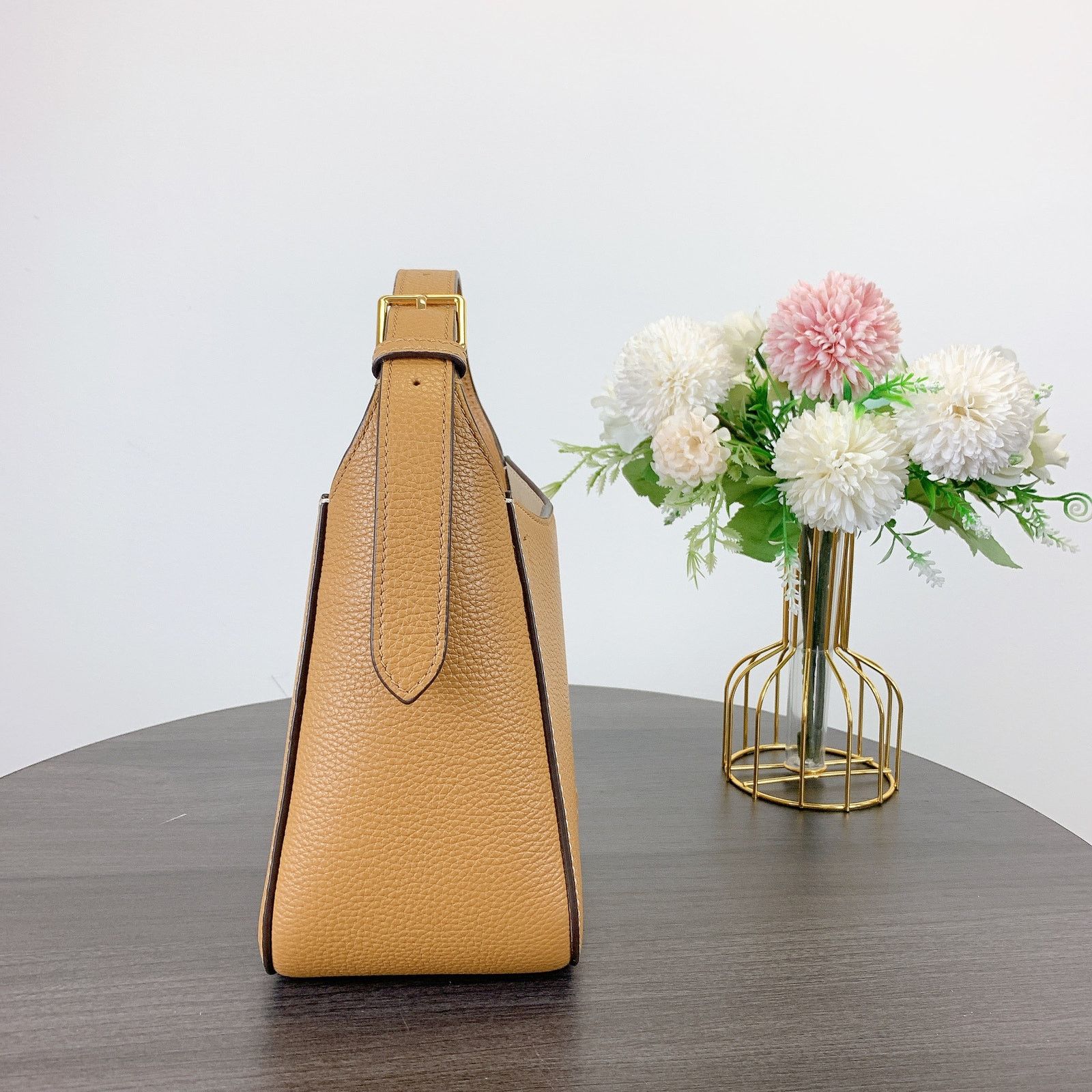 Tory Burch Tory Burch 144690 THEA Leather Small Bucket Bag TIRAMISU Size ONE SIZE - 4 Thumbnail