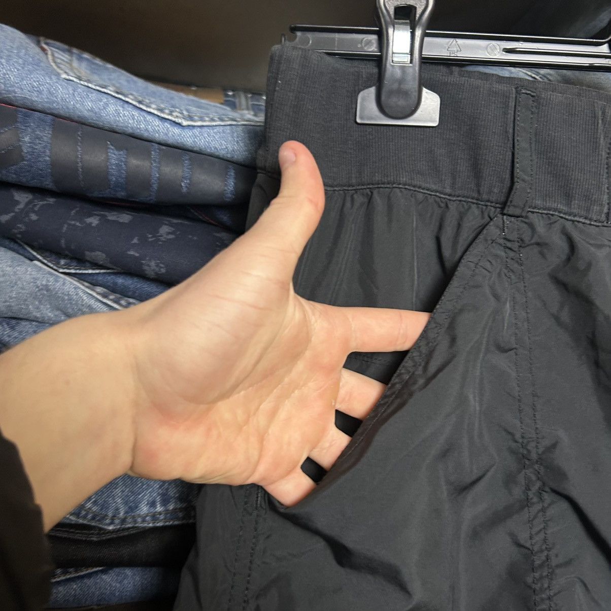 Nike Vintage Nike Small swoosh Balloon Nylon Tracked pants Size 32" / US 10 / IT 46 - 4 Thumbnail