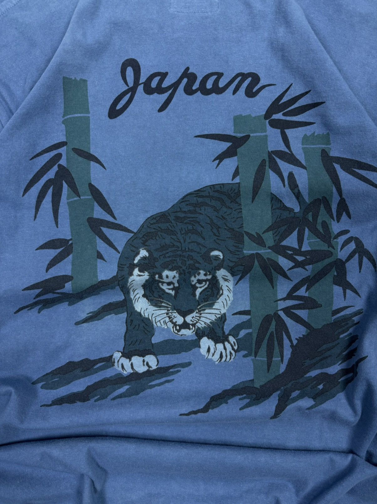 Blue Blue Japan Blue Blue JAPAN Tiger Graphic Vintage Tee Archive Streetwear Size US L / EU 52-54 / 3 - 6 Thumbnail