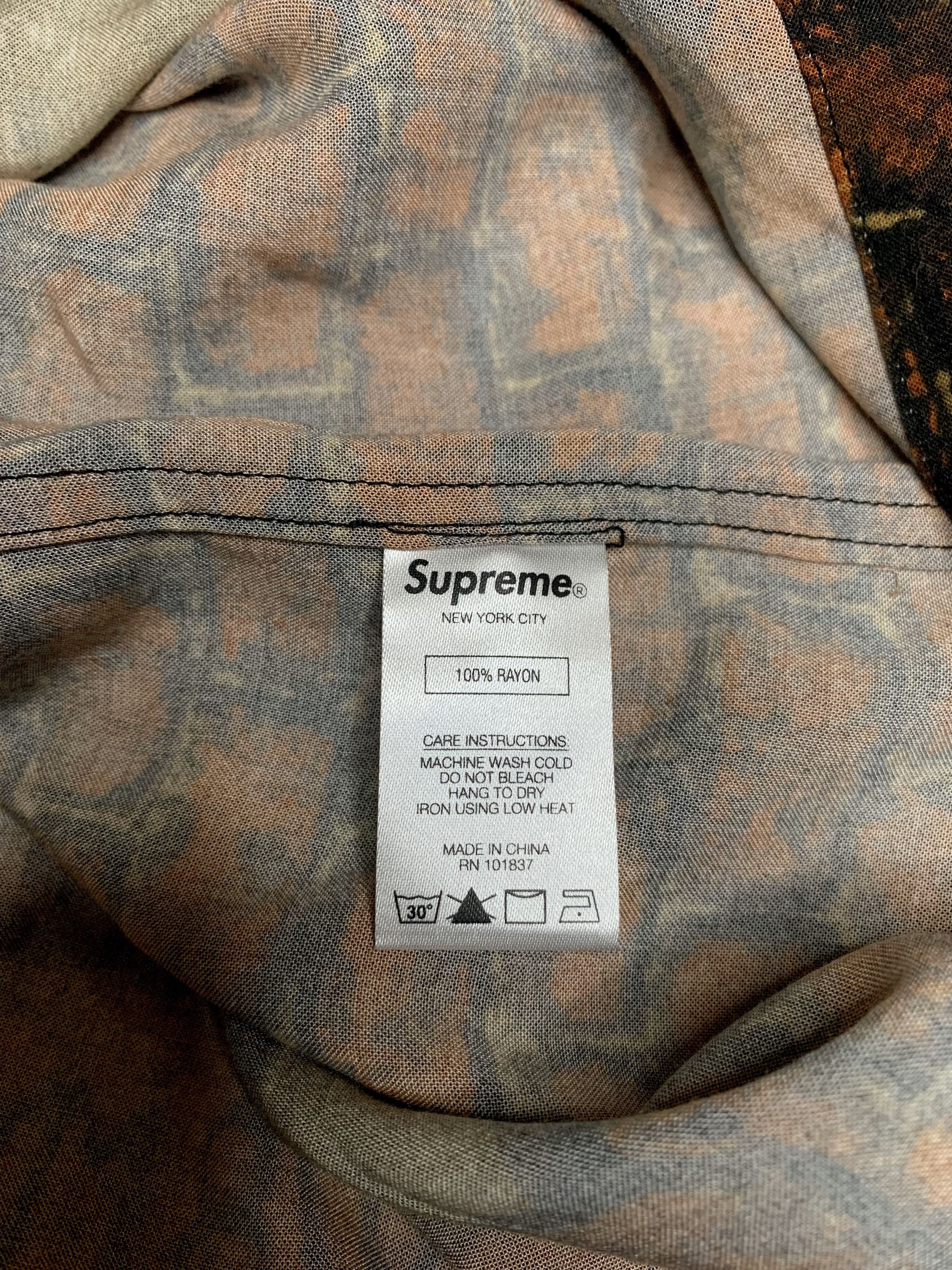 Supreme Supreme SS19 Secret World Rayon (MED) Size US M / EU 48-50 / 2 - 5 Thumbnail