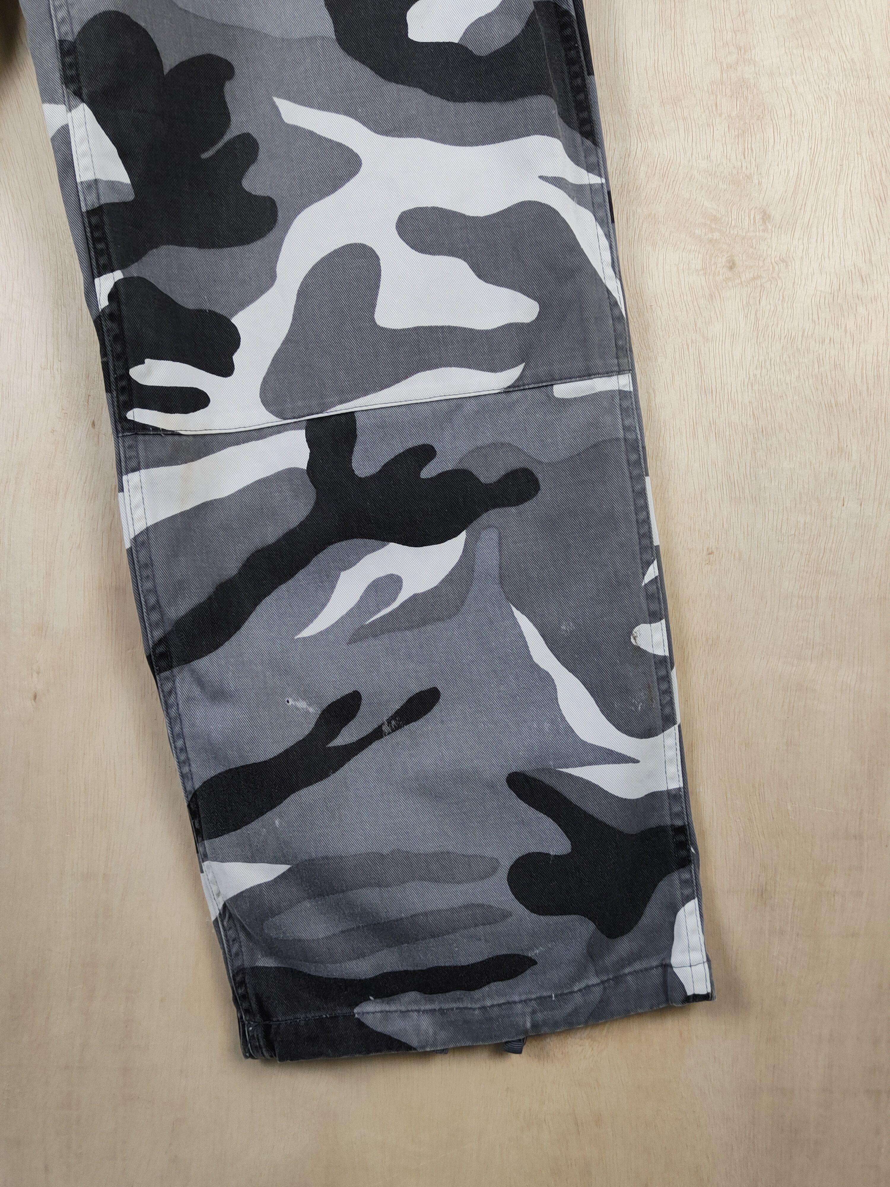 Japanese Brand U.S.N Camouflage Multipocket Tactical Cargo Pants #S2539 Size US 31 - 6 Thumbnail