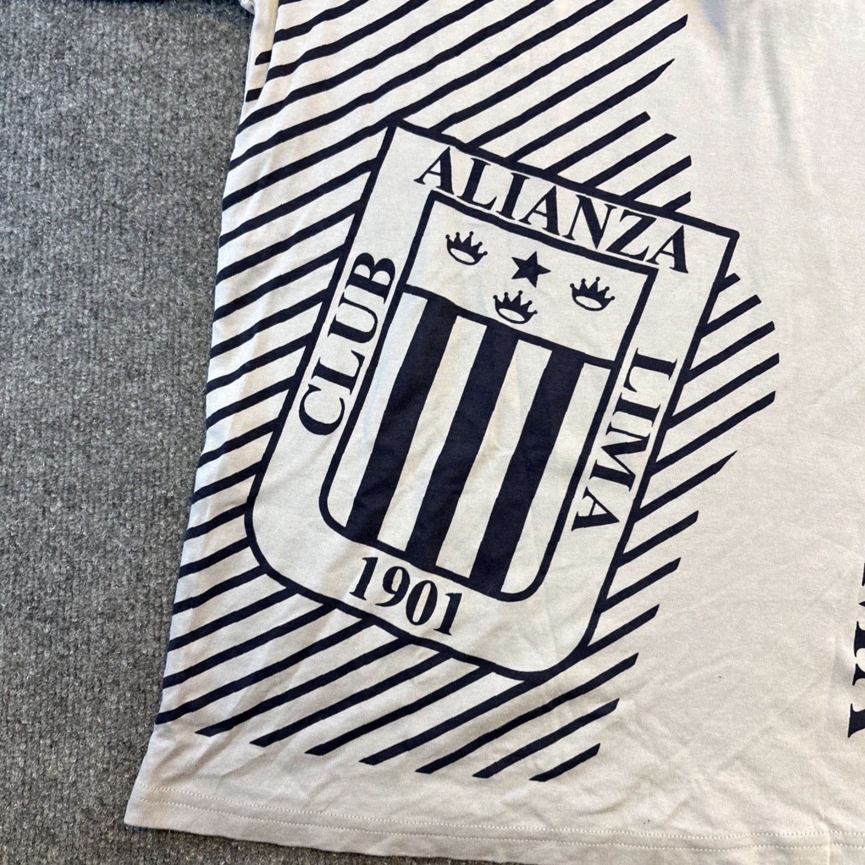 Vintage Caylu Pijamas Alianza Lima V Neck Shirt Men M Gray Futbol Soccer Shirt V-Neck Mens Medium Gray Size US M / EU 48-50 / 2 - 3 Thumbnail