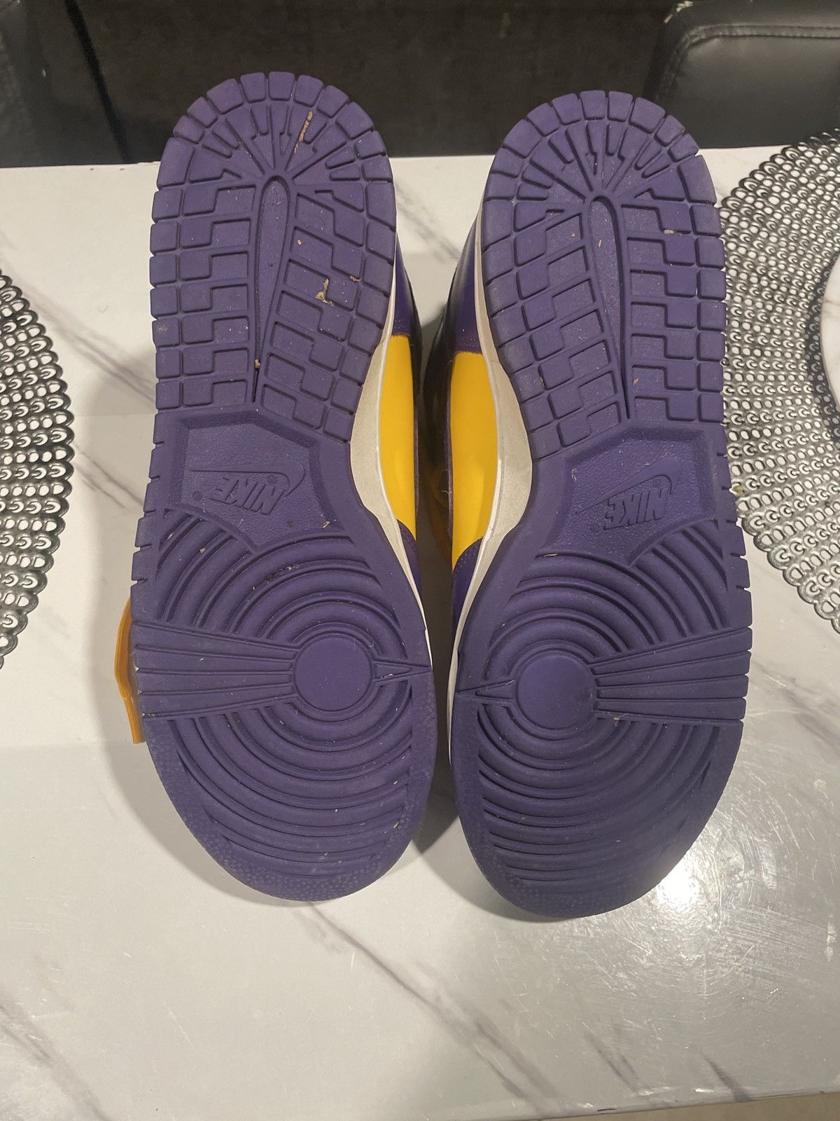 Jordan Brand Lakers Jordan 1 mid Size US 9 / EU 42 - 5 Thumbnail