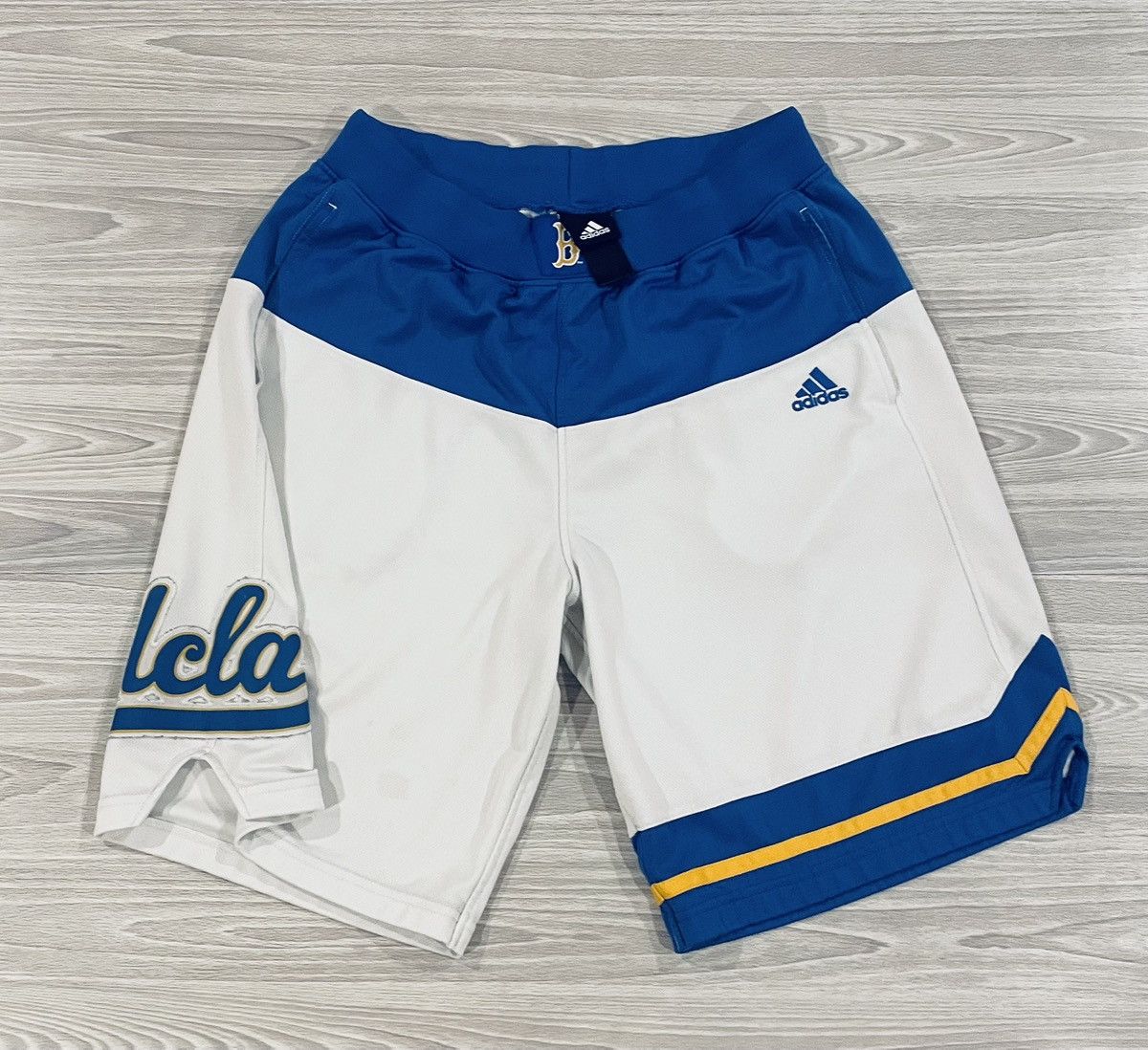 Adidas Adidas 2015/16 UCLA Bruins Basketball Shorts Mens Size Large Size US 36 / EU 52 - 1 Thumbnail