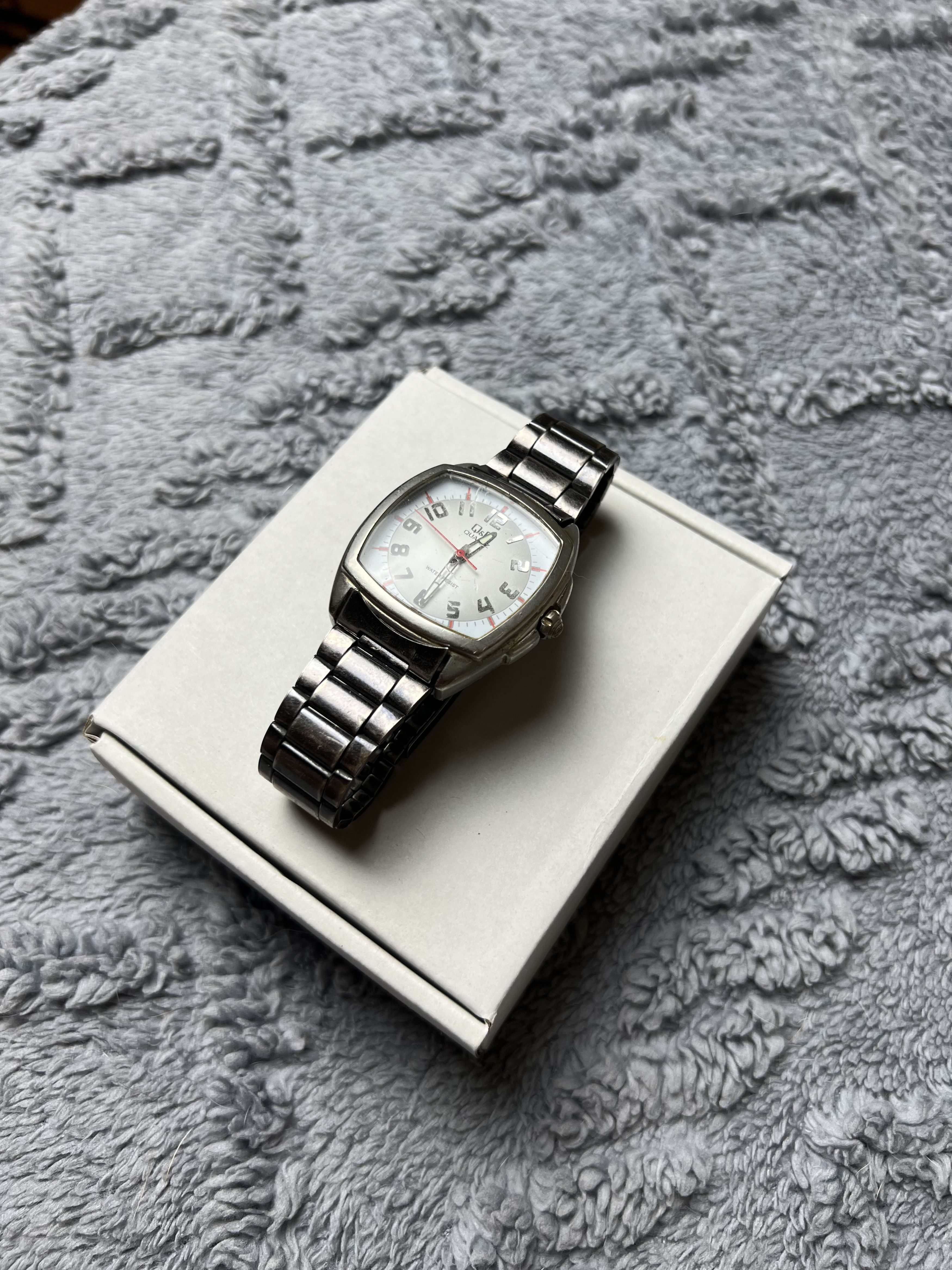 Vintage Futuristic Minimalistic Q&Q Japanese Style Bracelet Watch Size ONE SIZE - 4 Thumbnail
