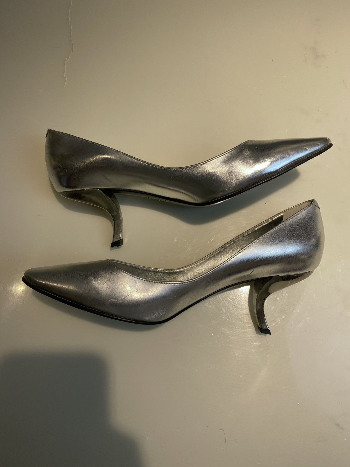 Roger Vivier Silver Roger Vivier Patent Pointed-Toe Comma Heels 35 Size US 5 / IT 35 - 8 Thumbnail