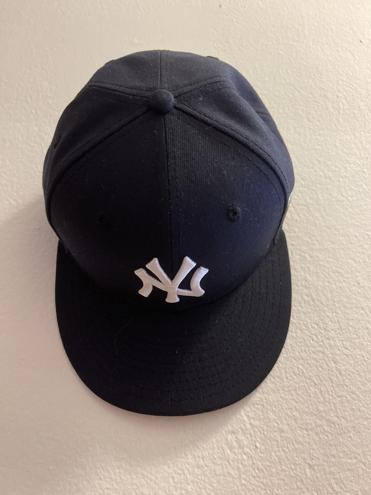 New Era New Era Yankee Fitted 7 1/8 (High Crown) Size 36 - 2 Thumbnail